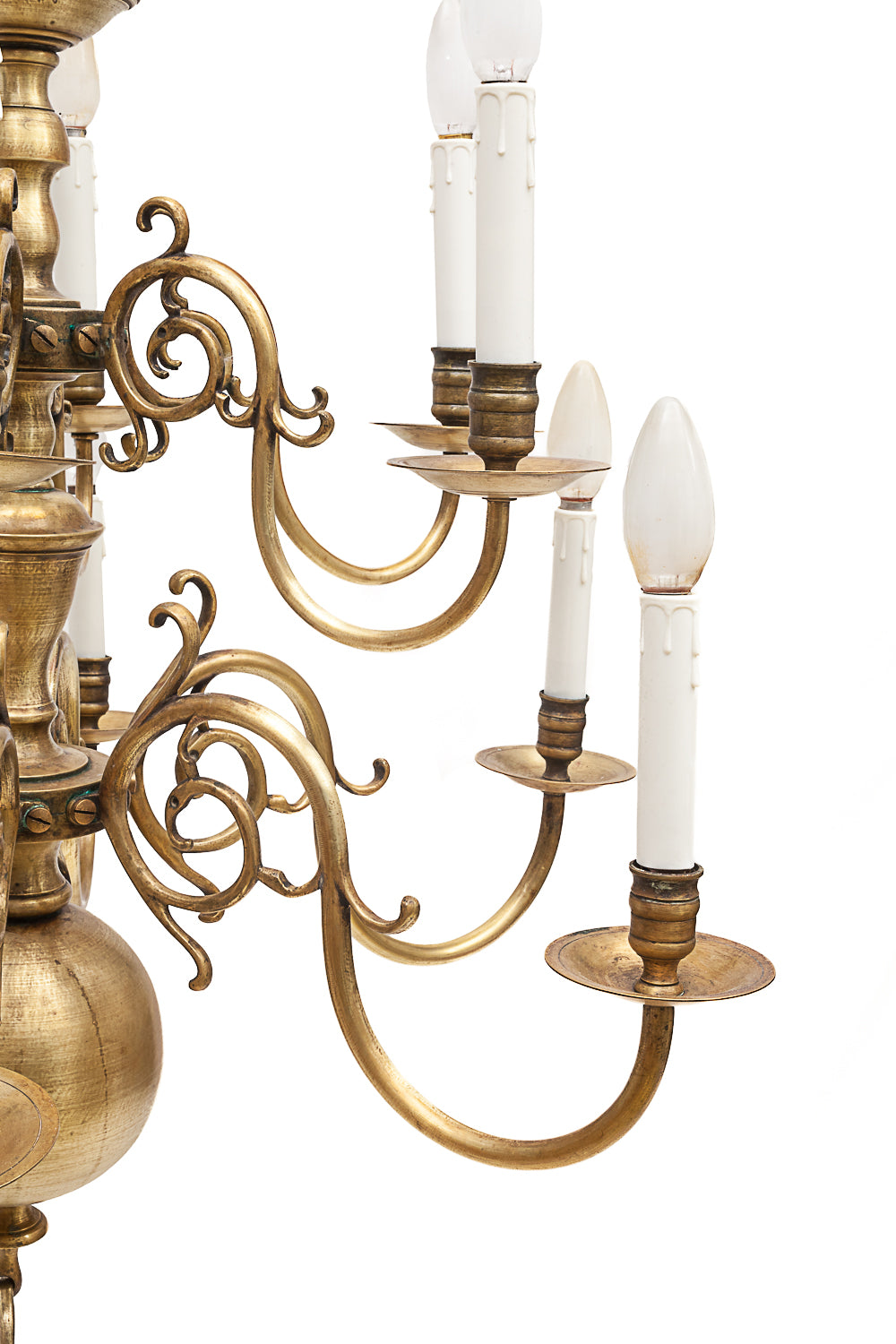 Dutch_bronze_chandelier_with_12_lights.