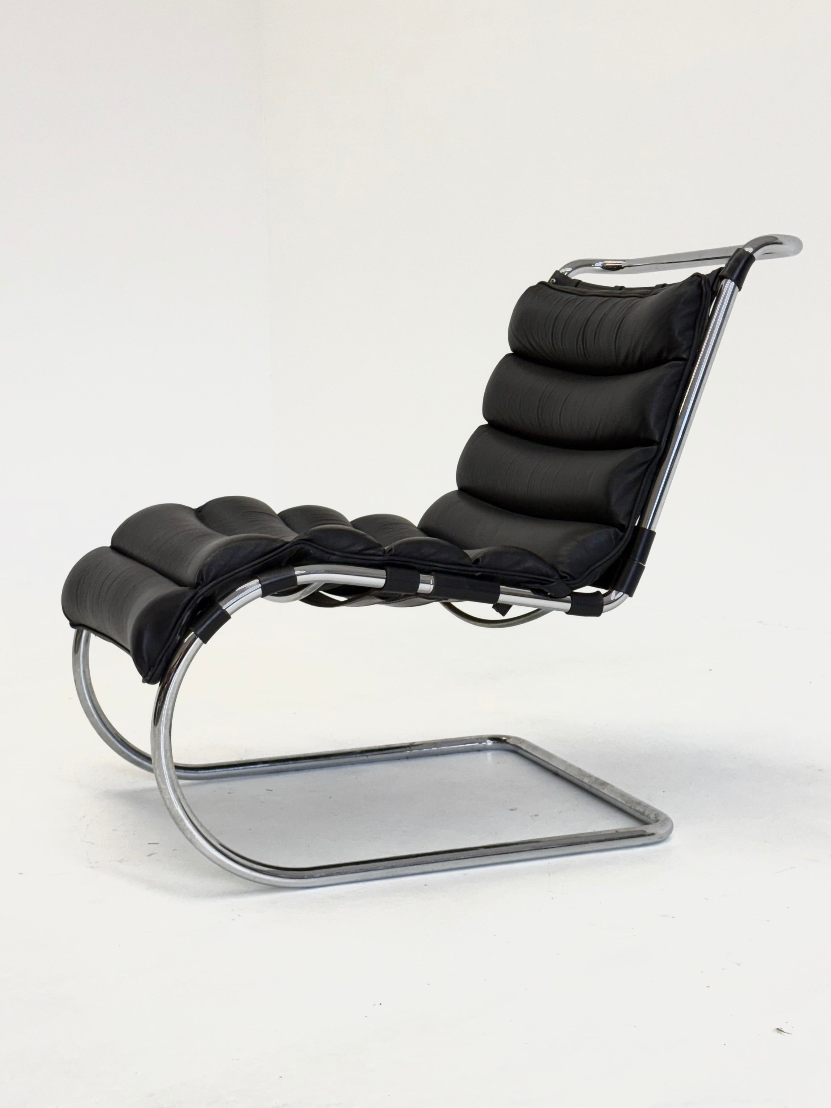 MR_lounge_chair_by_Ludwig_Mies_van_der_Rohe_for_Knoll