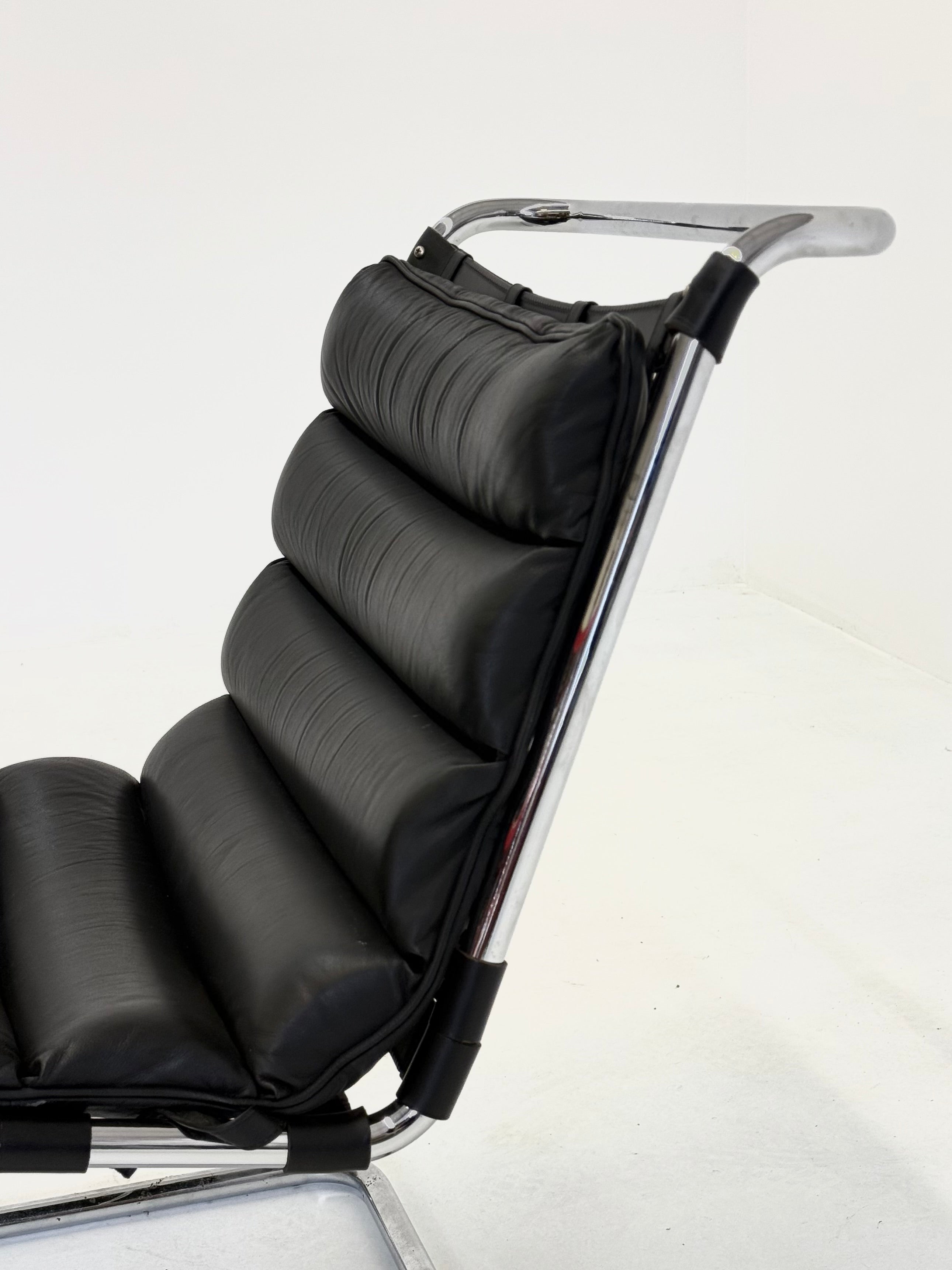 MR_lounge_chair_by_Ludwig_Mies_van_der_Rohe_for_Knoll