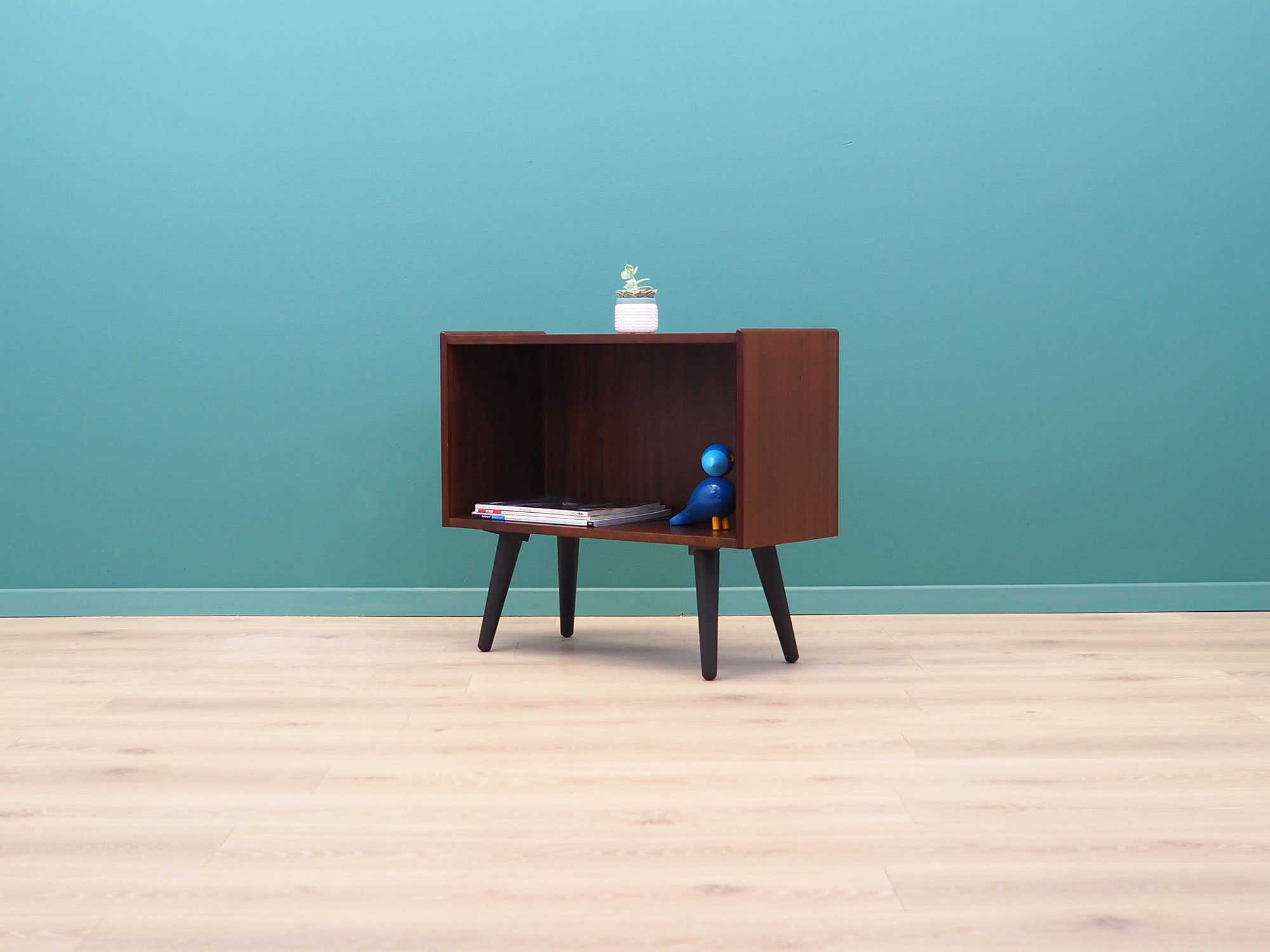 Mahogany_bookcase_Danish_design_1960s_production_Denmark