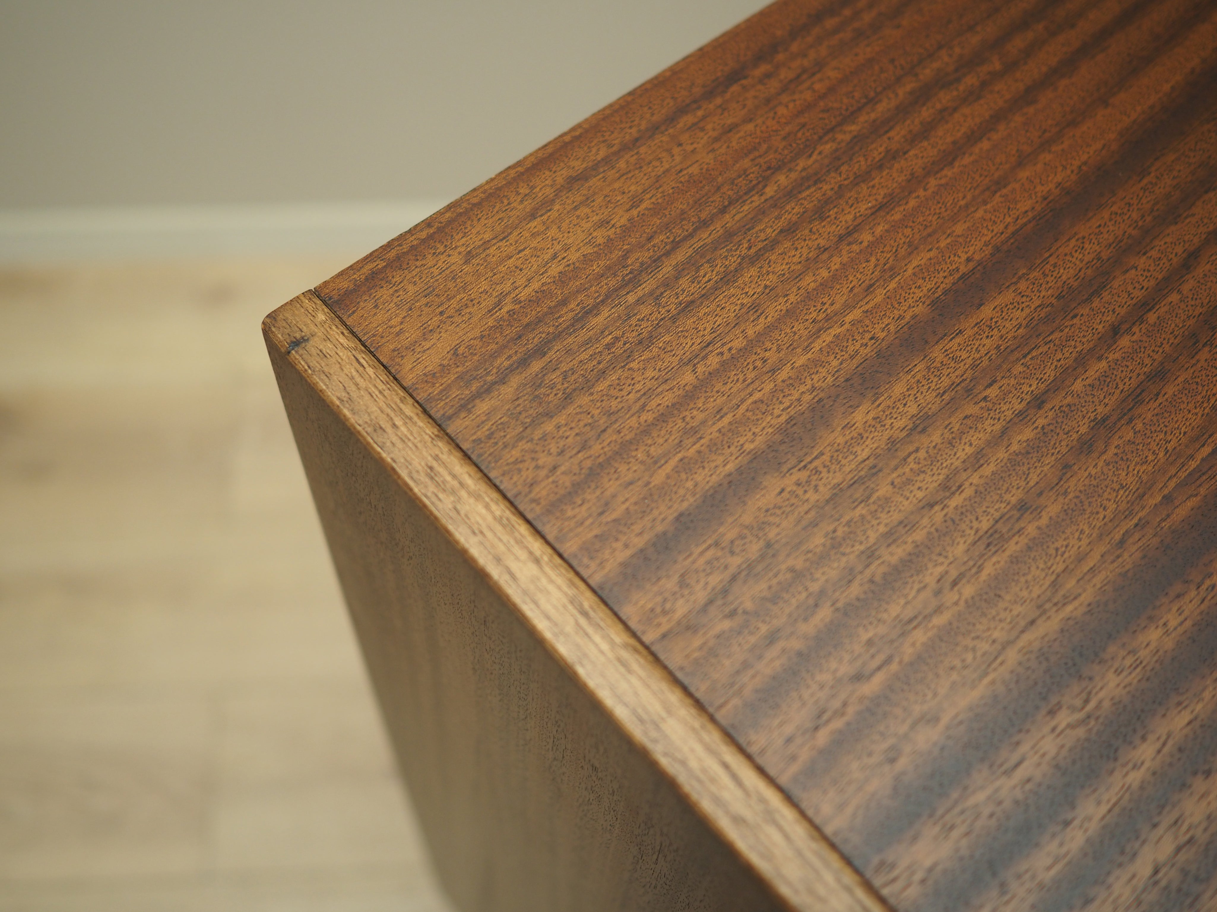 Mahogany_bookcase_Danish_design_1970s_production_Denmark