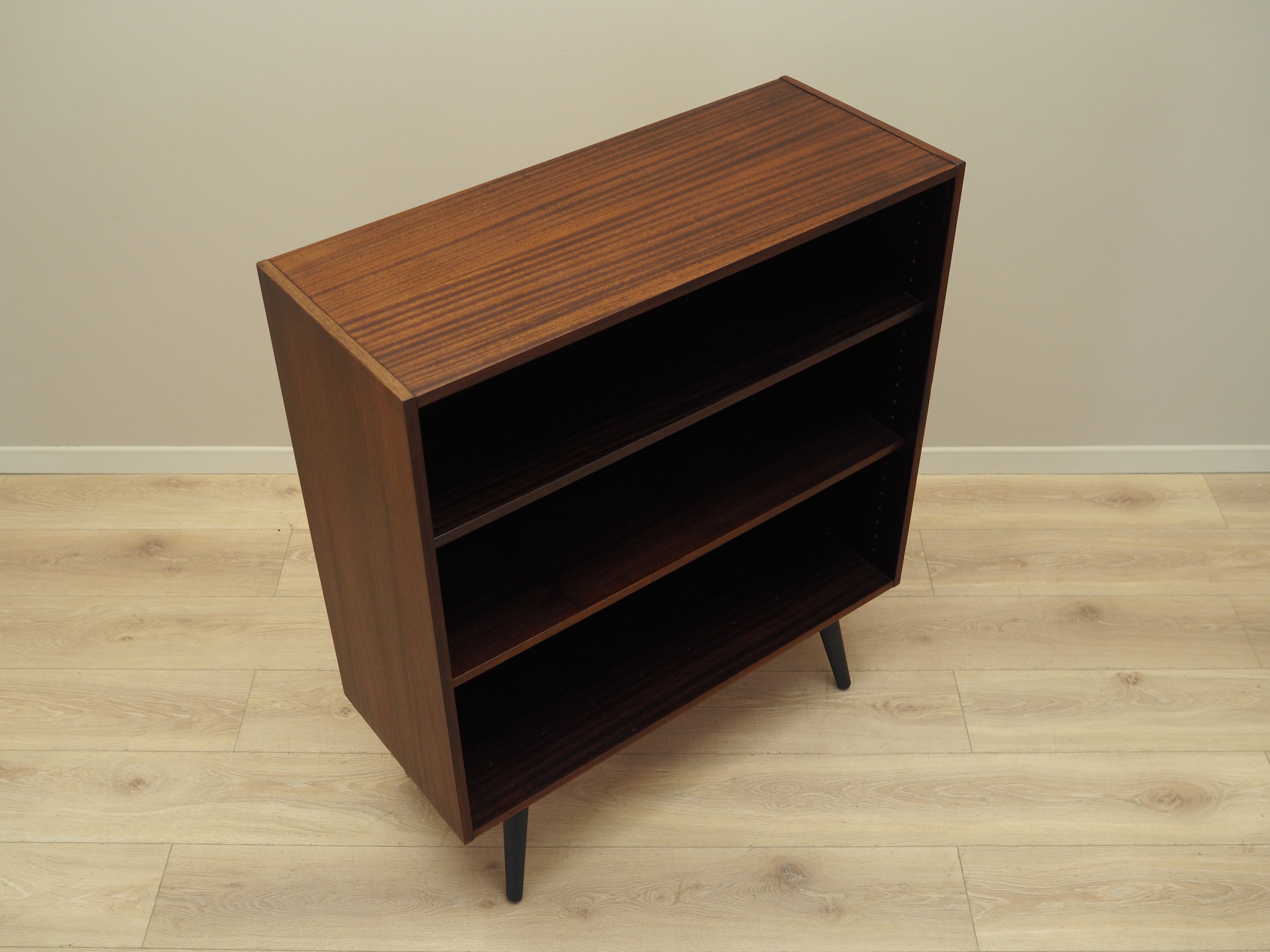 Mahogany_bookcase_Danish_design_1970s_production_Denmark