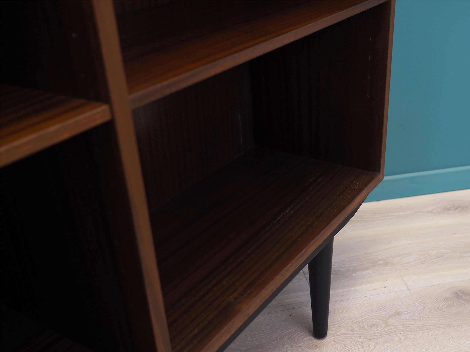 Mahogany_bookcase_Danish_design_1970s_production_Omann_Jun