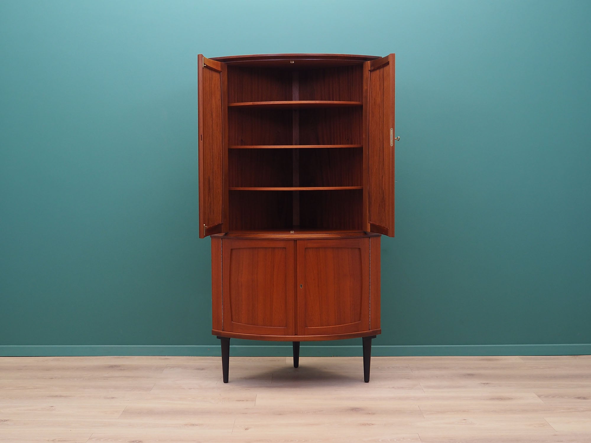 Mahogany_corner_cabinet_Danish_design_1970s_production_Denmark