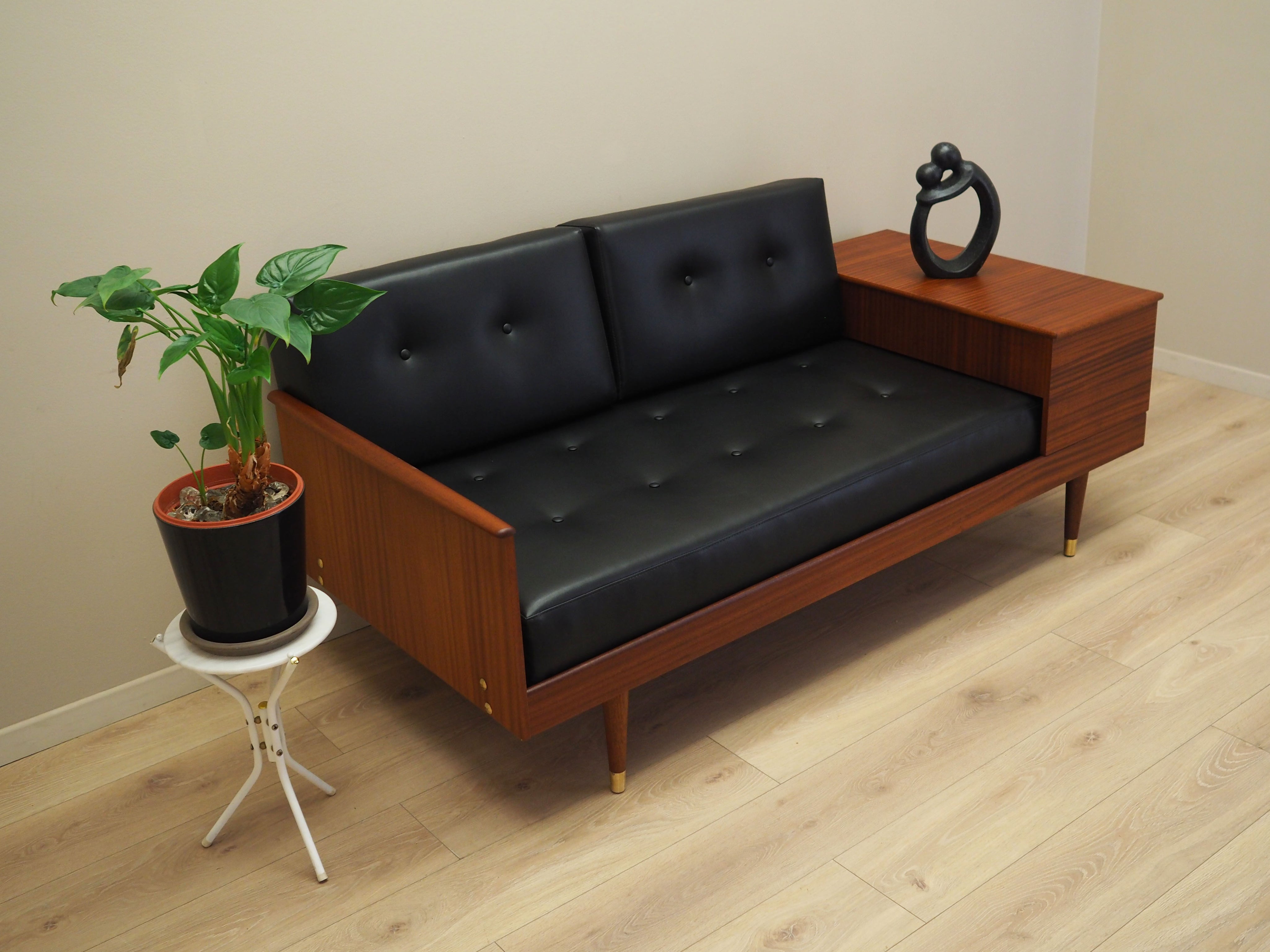 Mahogany_sofa_Norwegian_design_1960s_designer_Ingmar_Relling