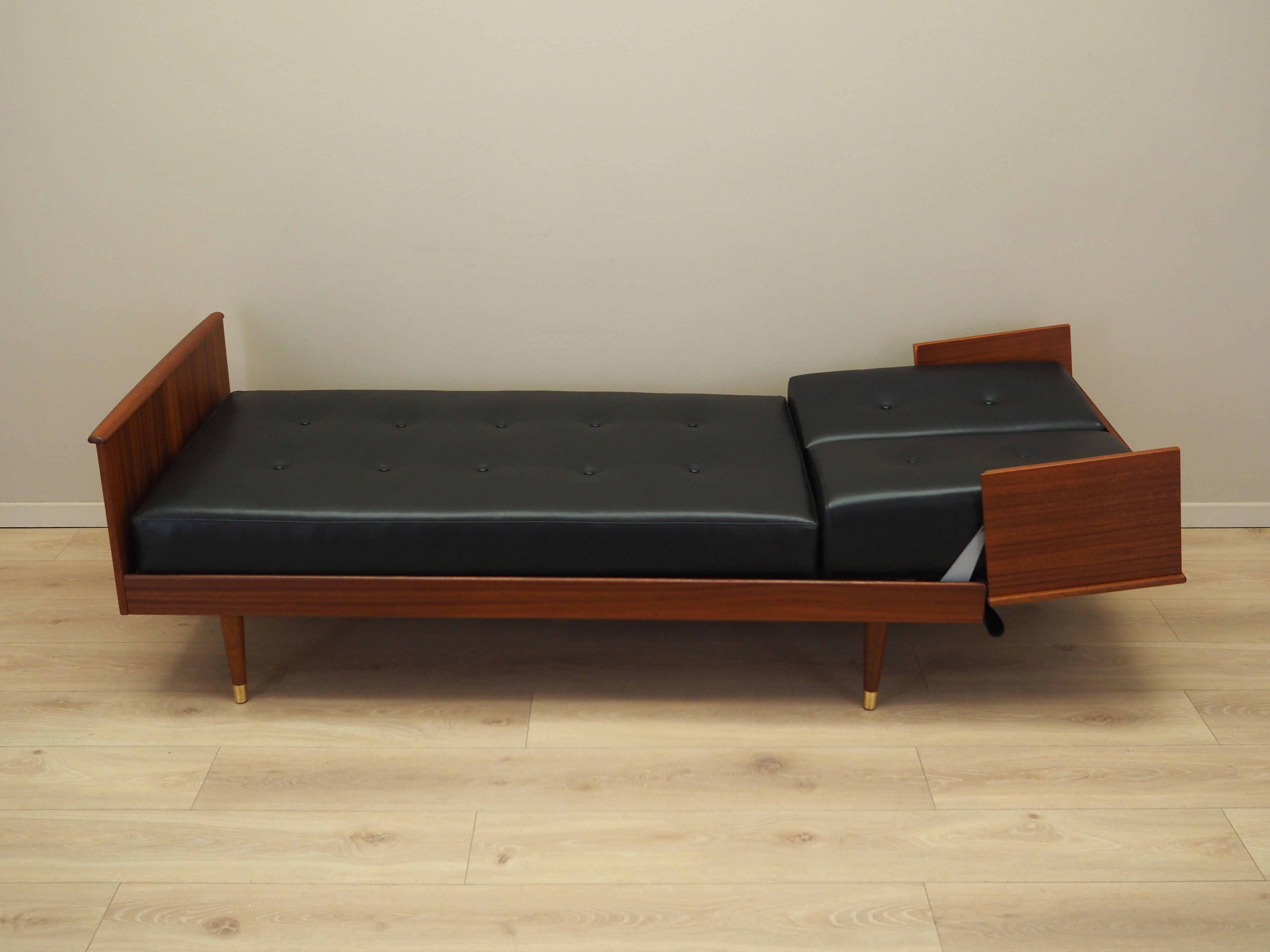 Mahogany_sofa_Norwegian_design_1960s_designer_Ingmar_Relling