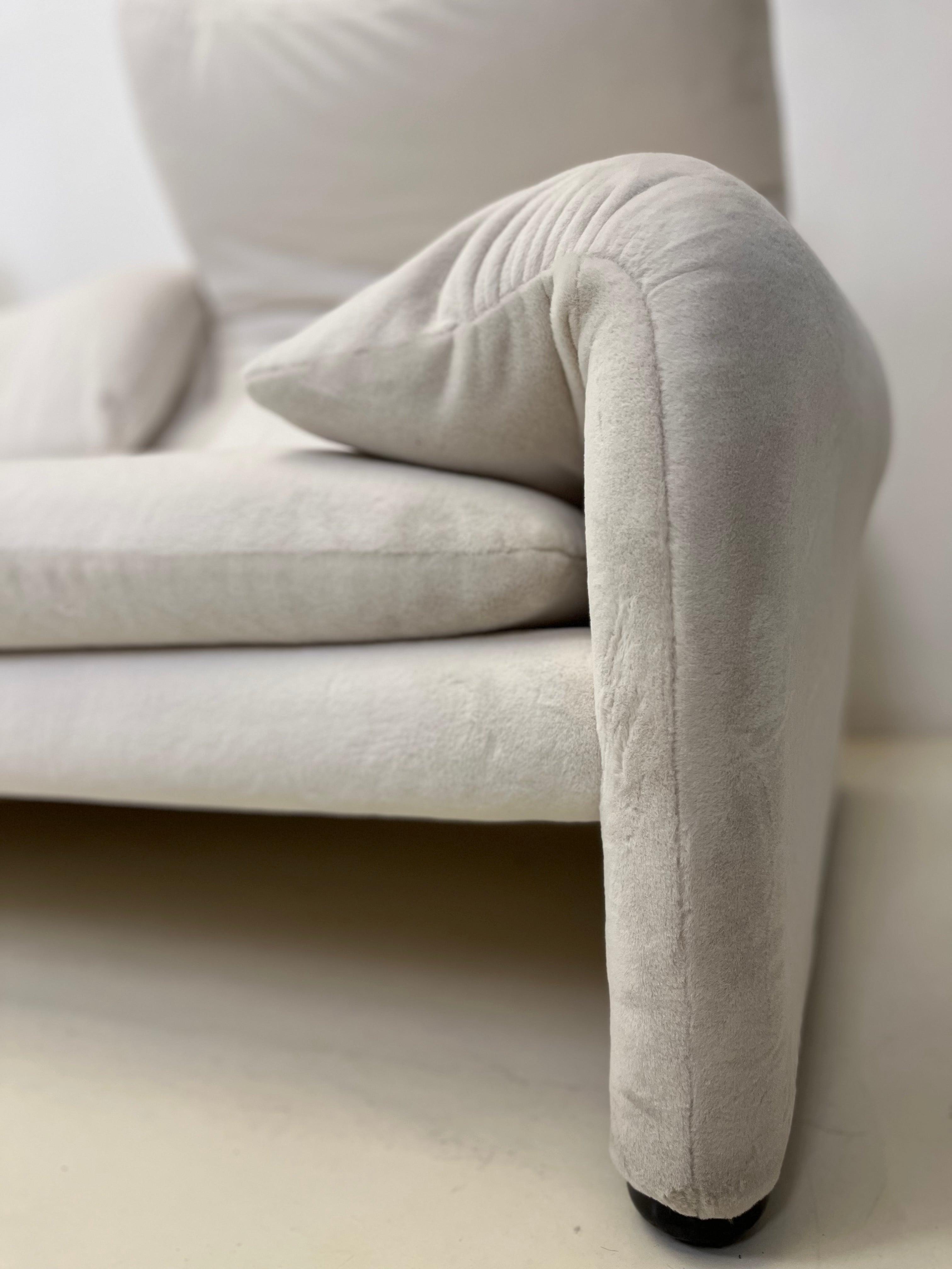 Maralunga_Sofa_attributed_to_Vico_Magistretti_for_Cassina