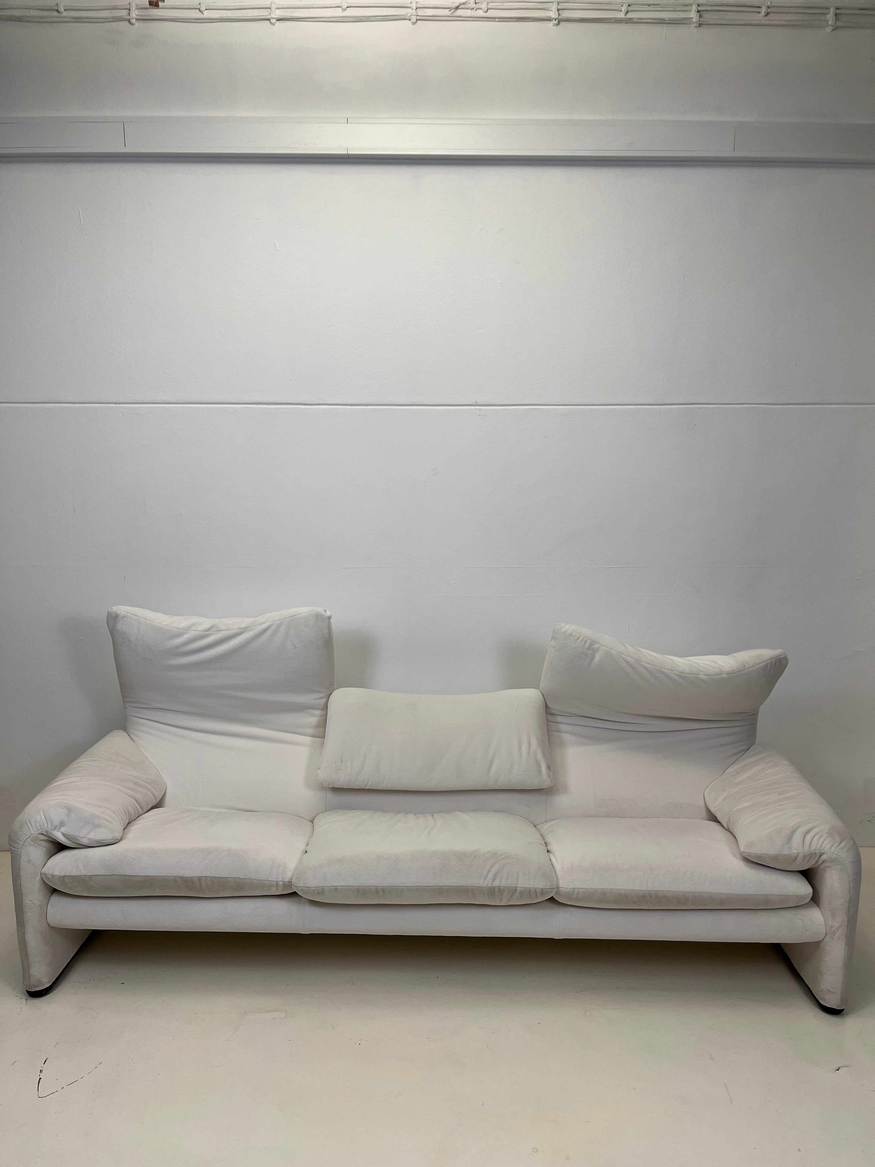 Maralunga_Sofa_attributed_to_Vico_Magistretti_for_Cassina