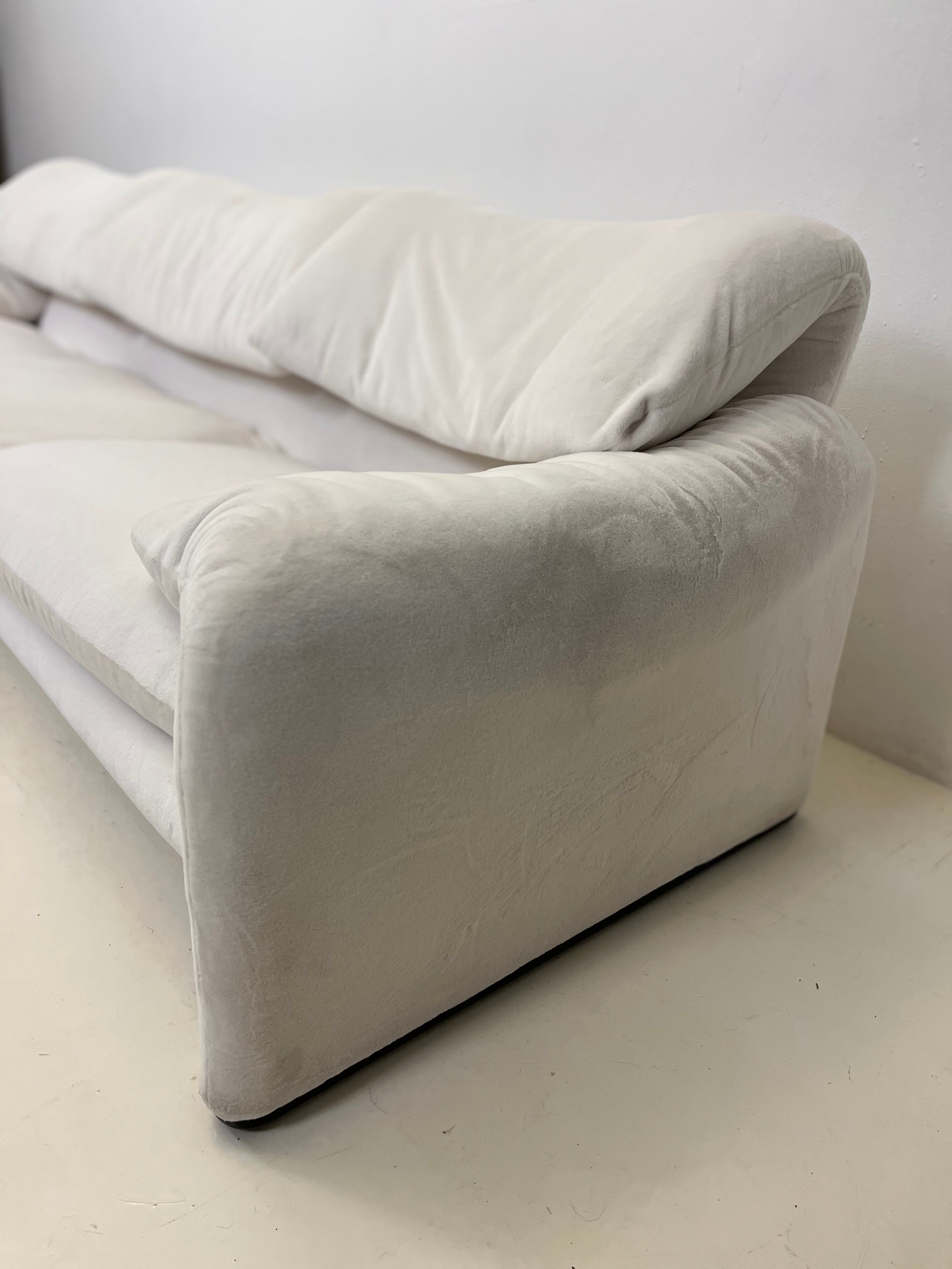 Maralunga_Sofa_attributed_to_Vico_Magistretti_for_Cassina