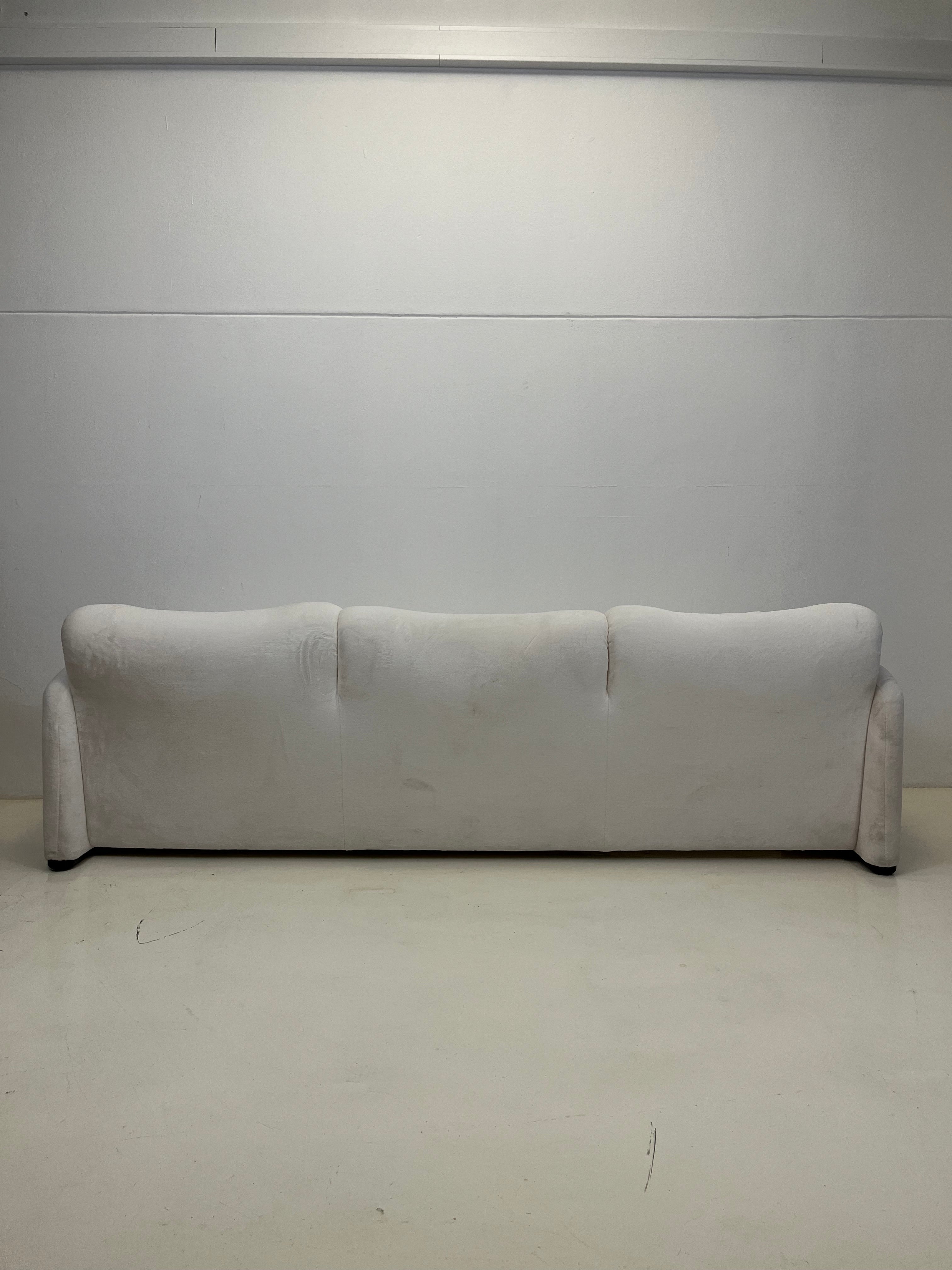 Maralunga_Sofa_attributed_to_Vico_Magistretti_for_Cassina