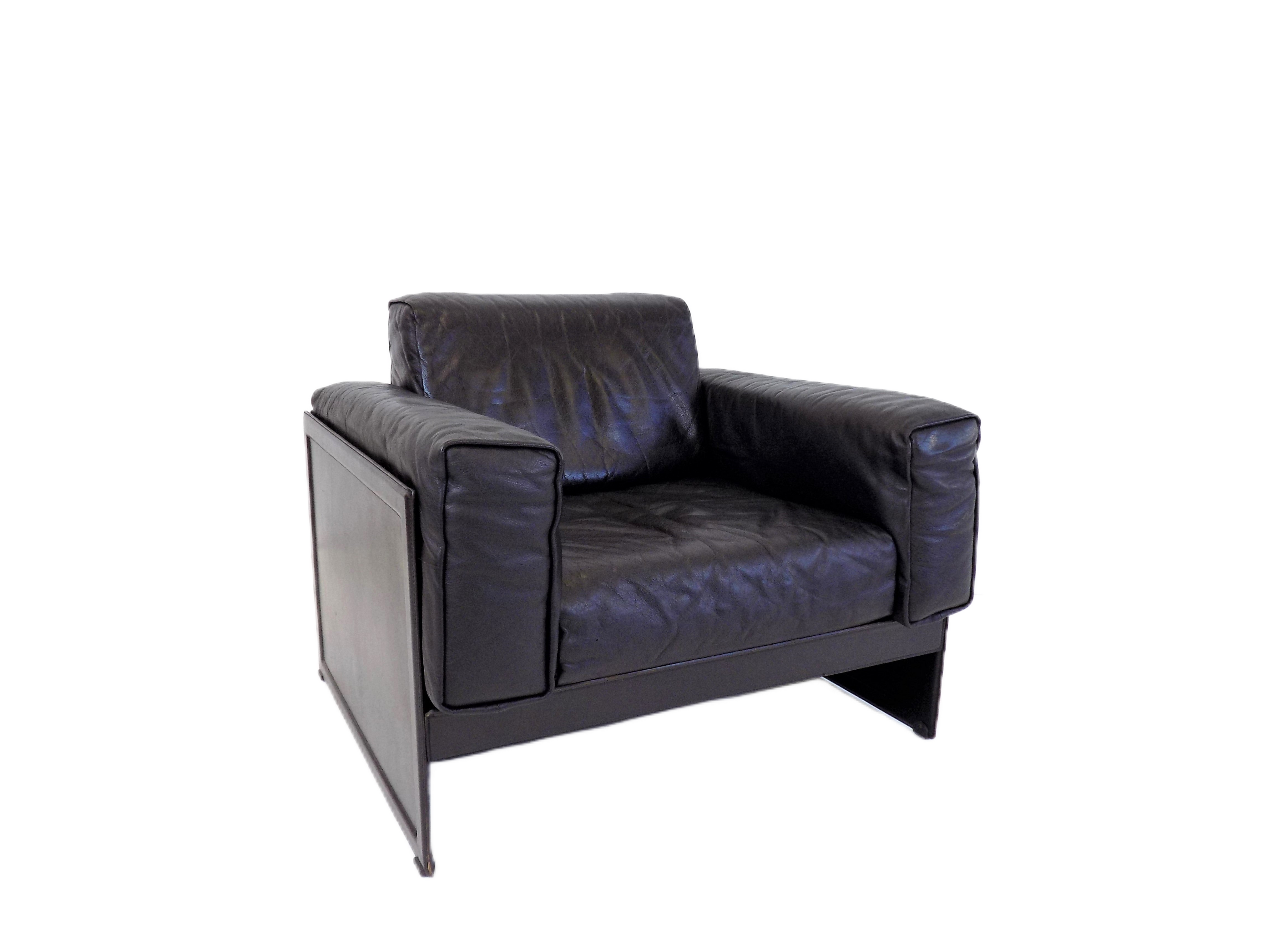 Matteo_Korium_Black_Leather_Armchair
