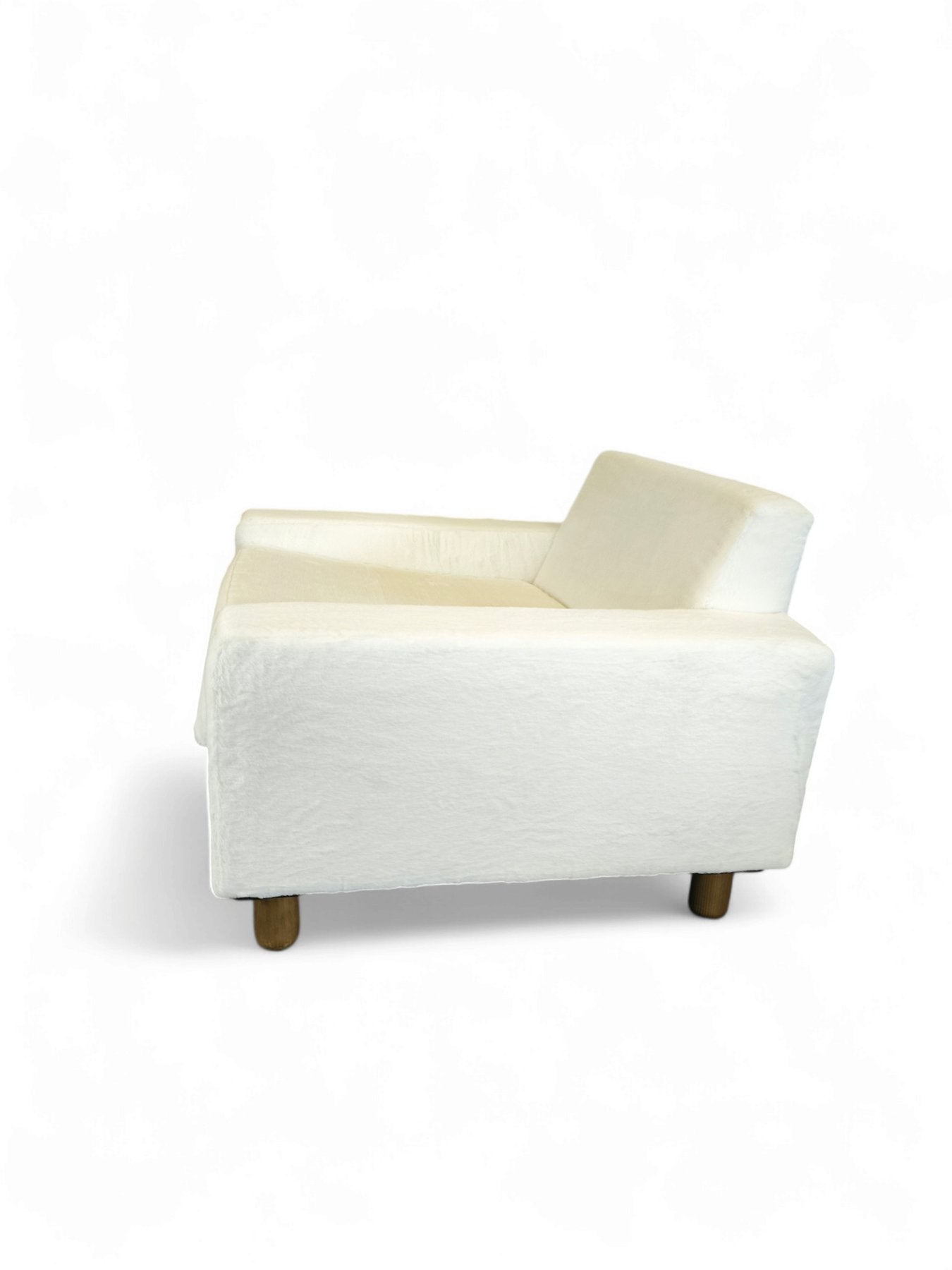 Mid-Century_Modern_Mobil_Girgi_poltrona_in_faux_fur_Italy_1960