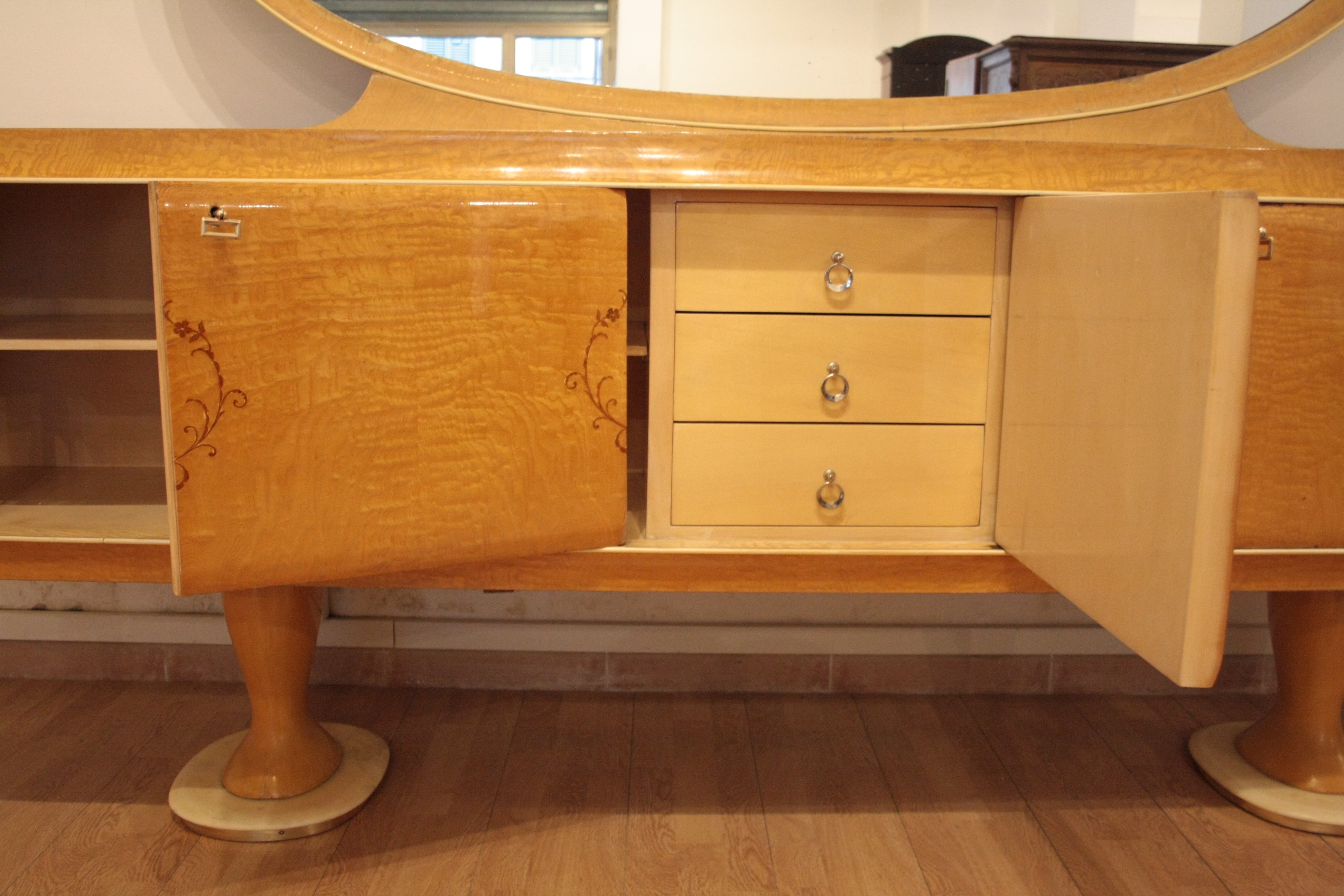 Mid-Century_Modern_Sideboard_by_Vittorio_Dassi_1950s
