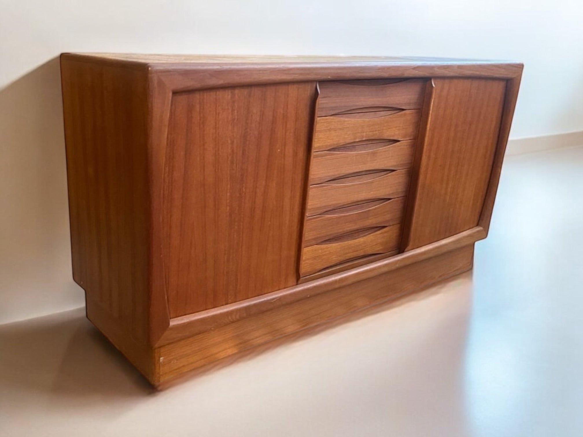 Mid-Century_Sideboard_with_6_Drawers_from_Dyrlund_Denmark_1960s