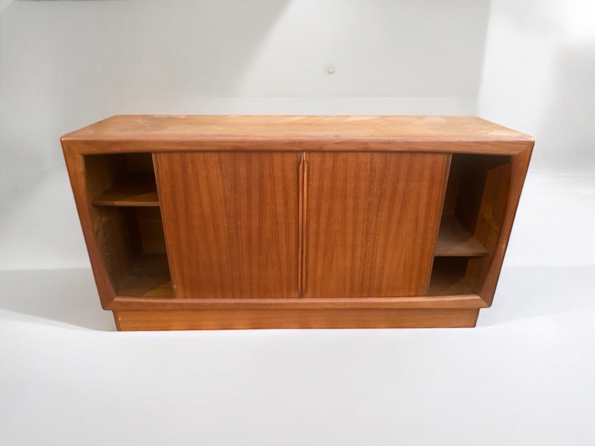 Mid-Century_Sideboard_with_6_Drawers_from_Dyrlund_Denmark_1960s
