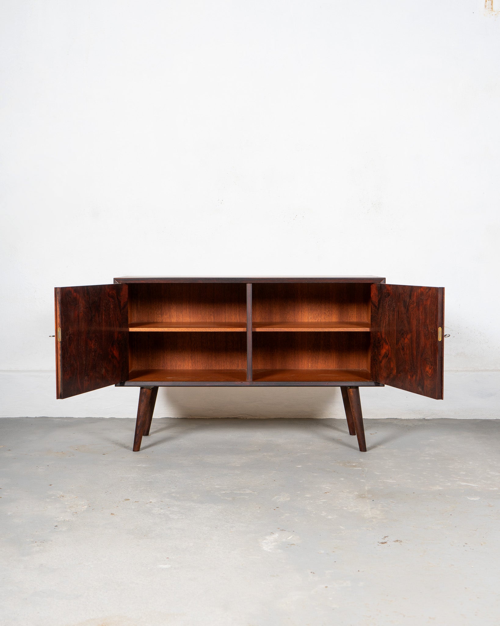 Mid_Century_Danish_Cabinet_made_of_Rosewood