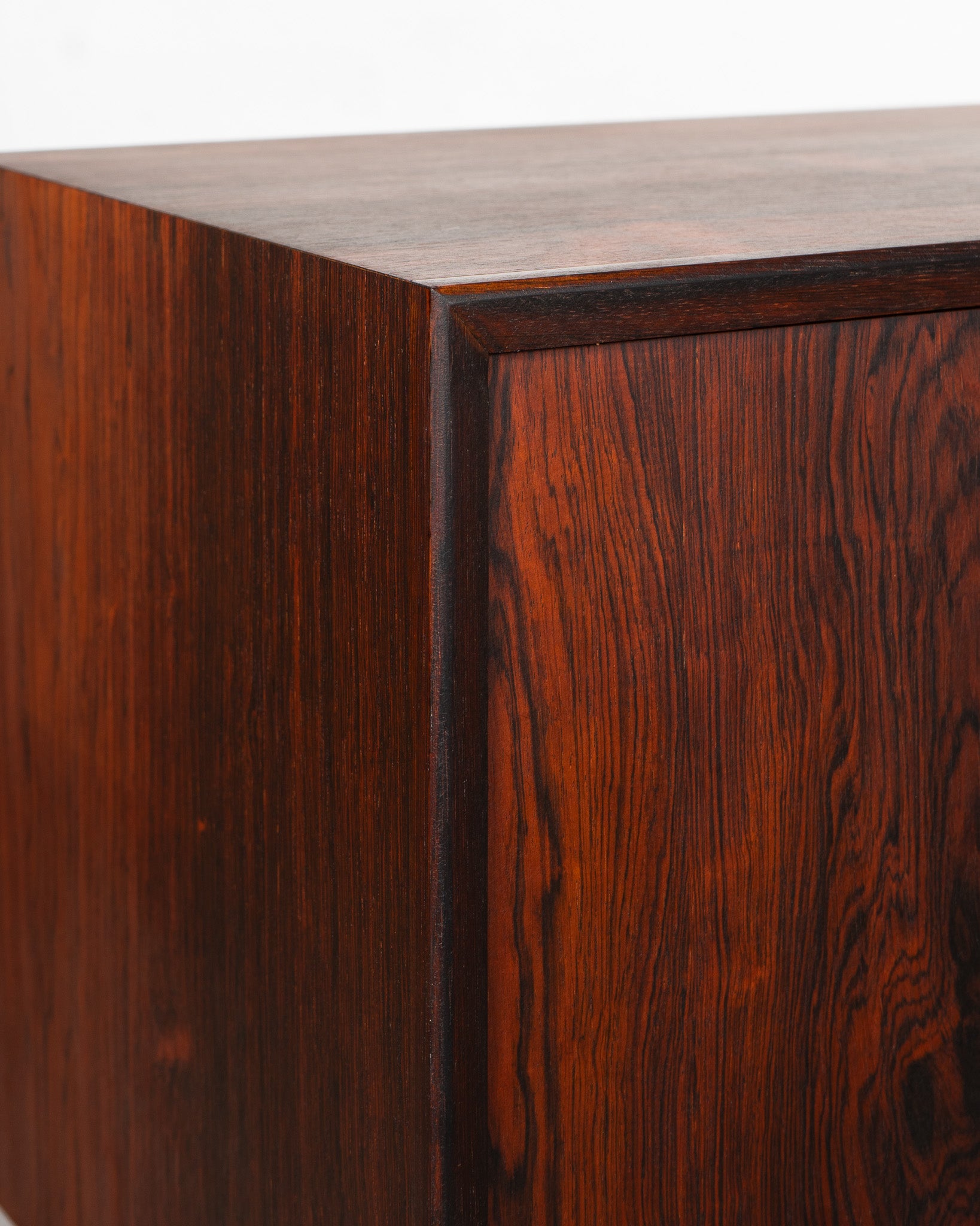 Mid_Century_Danish_Cabinet_made_of_Rosewood
