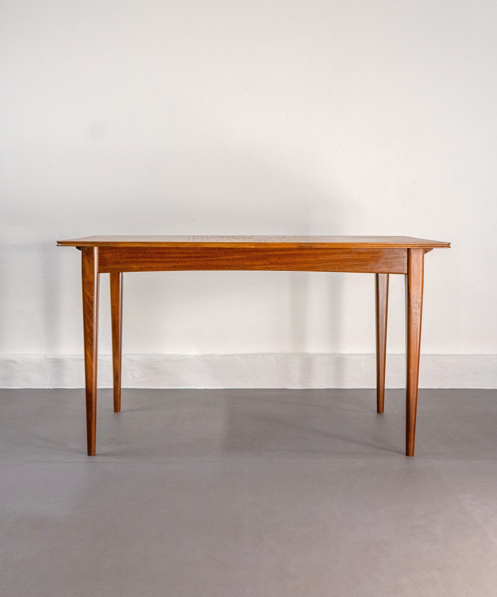 Mid_Century_Extending_Dining_Table_made_of_Teak_and_Afromosia_by_A._Younger_Ltd
