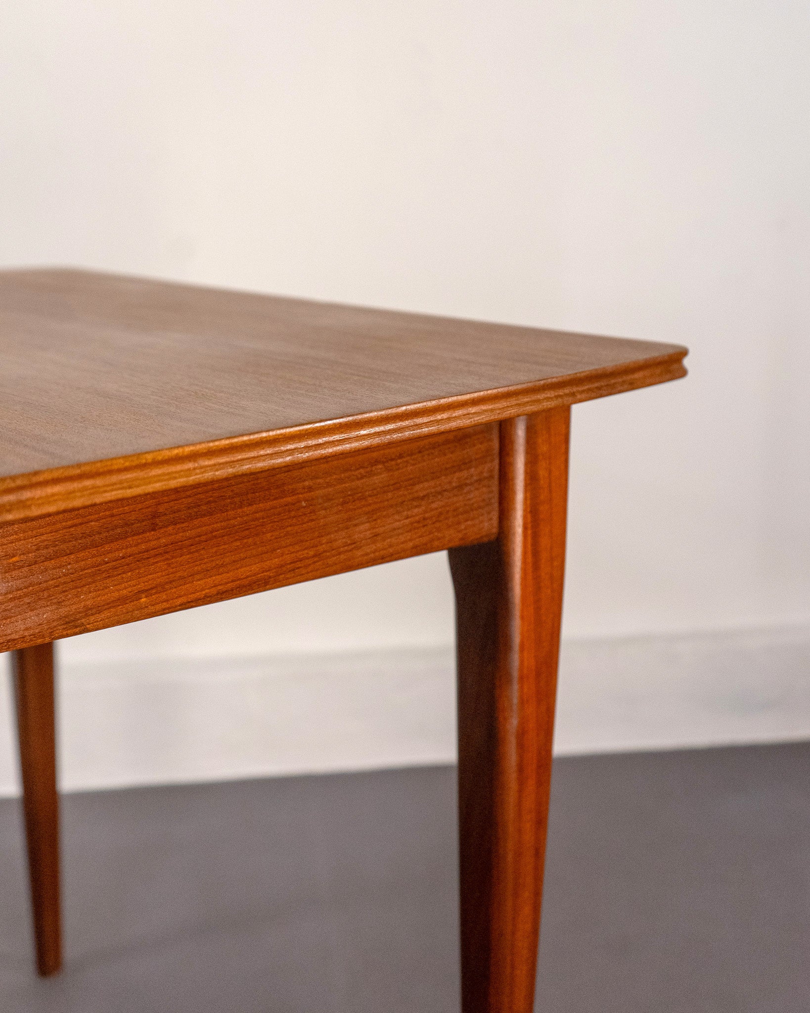Mid_Century_Extending_Dining_Table_made_of_Teak_and_Afromosia_by_A._Younger_Ltd