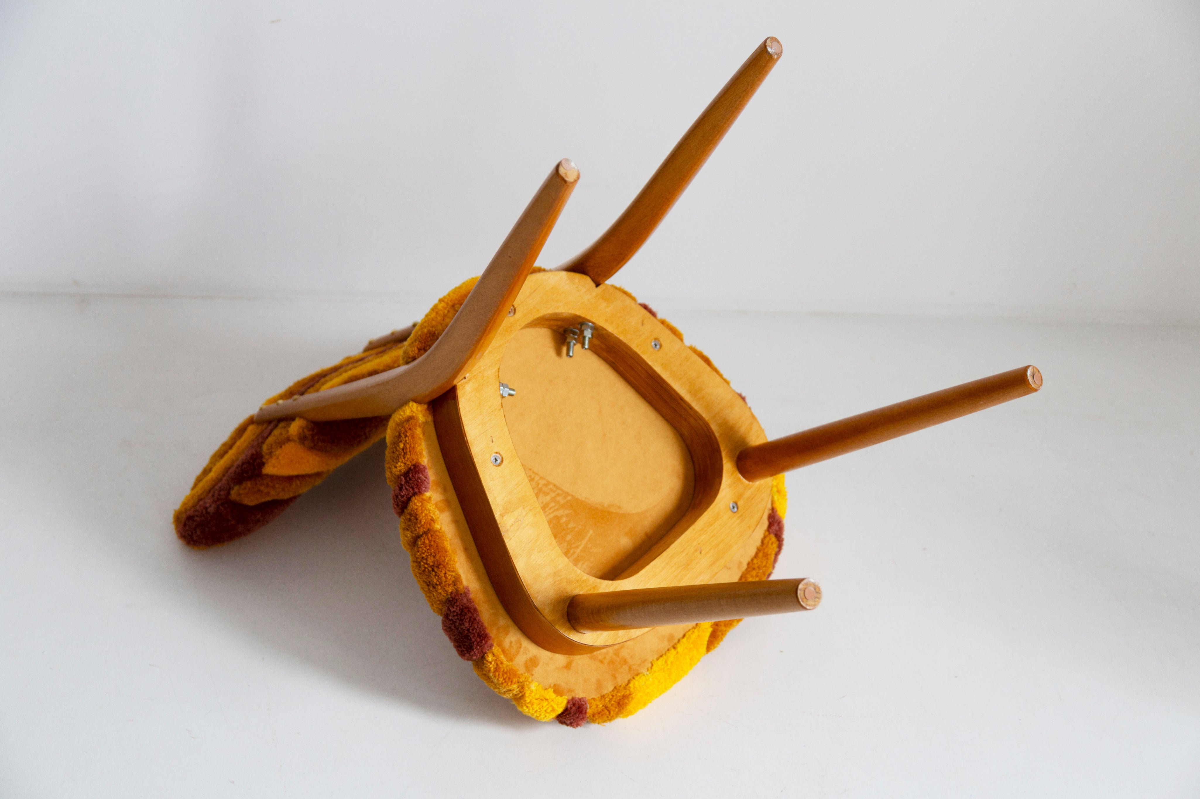 Mid_Century_Heart_Chair_in_Hand_Tufting_Yellow_Wool_Europe_Poland_1960s