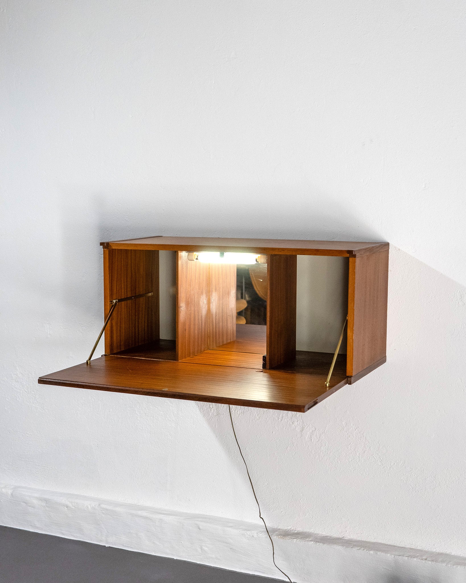 Mid_Century_Wall_Desk_or_Bar_by_Beaver_and_Tapley