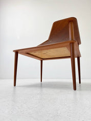 Minerva_corner_table_by_Peter_Hvidt_Orla_M_lgaard