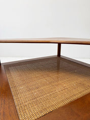 Minerva_corner_table_by_Peter_Hvidt_Orla_M_lgaard