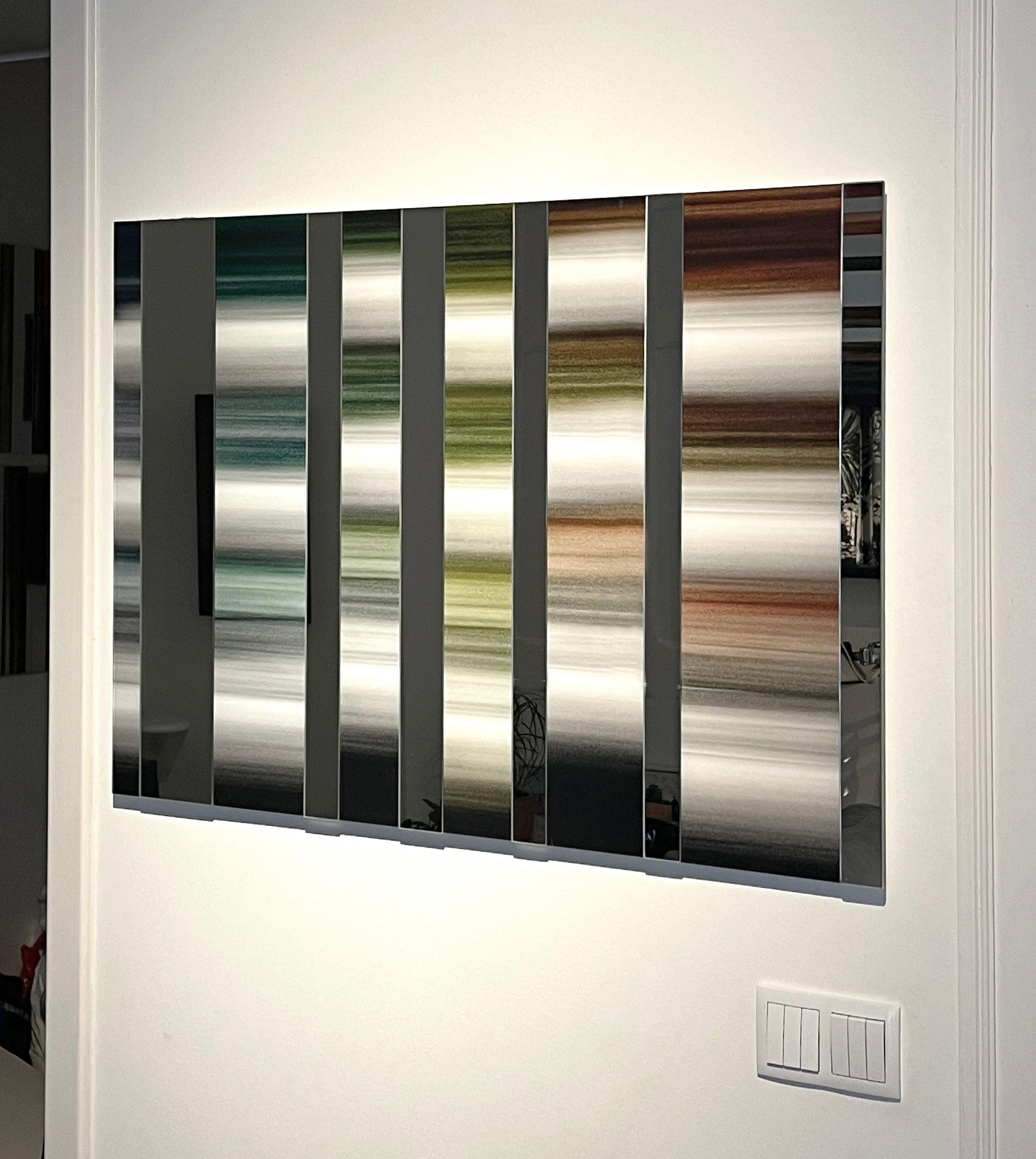 Mirror_with_photograph