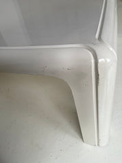 Model_4984_Square_Table_in_Moulded_White_Polyurethane_by_Gae_Aulenti_for_Kartell,_1970s