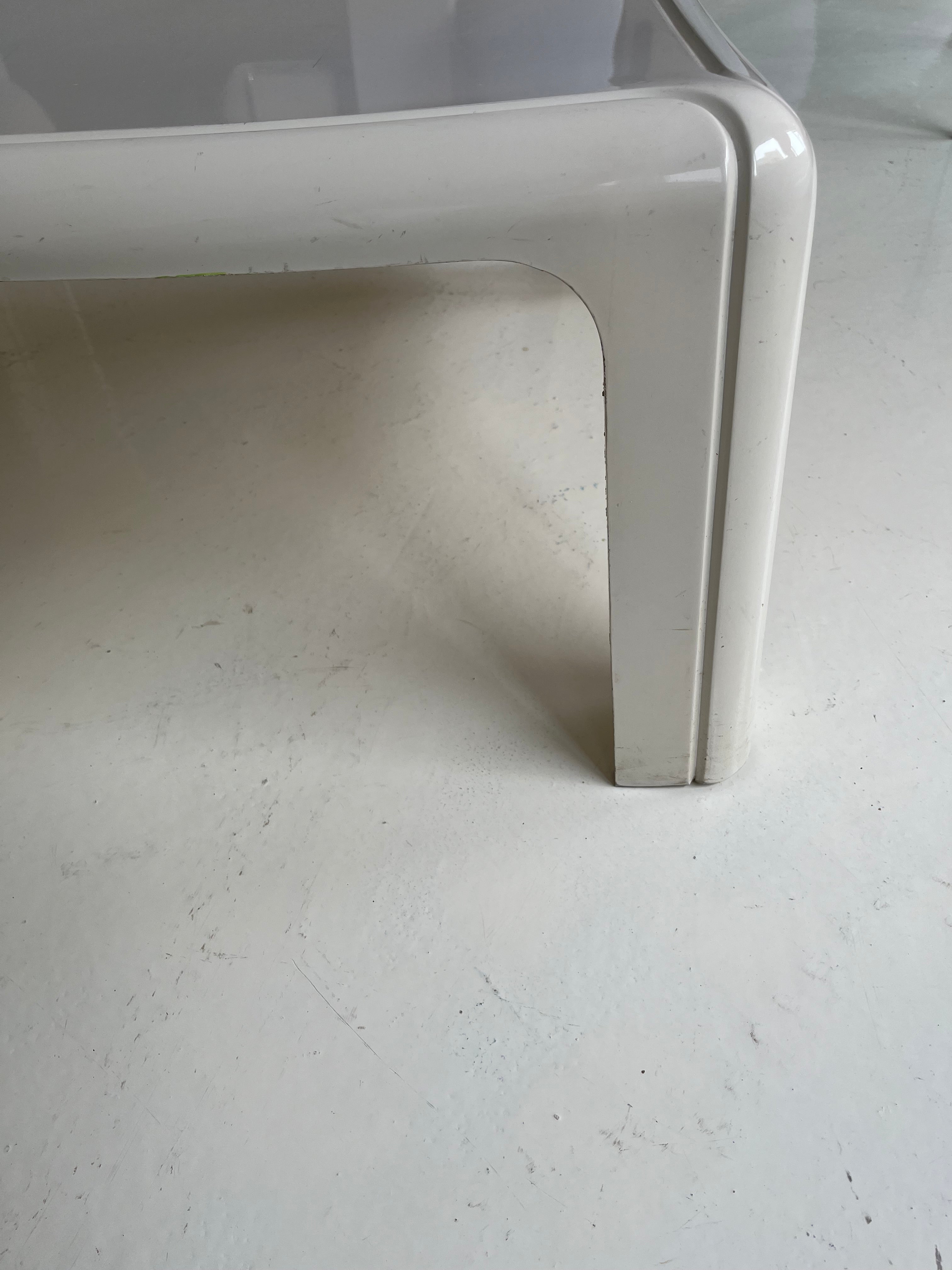 Model_4984_Square_Table_in_Moulded_White_Polyurethane_by_Gae_Aulenti_for_Kartell,_1970s