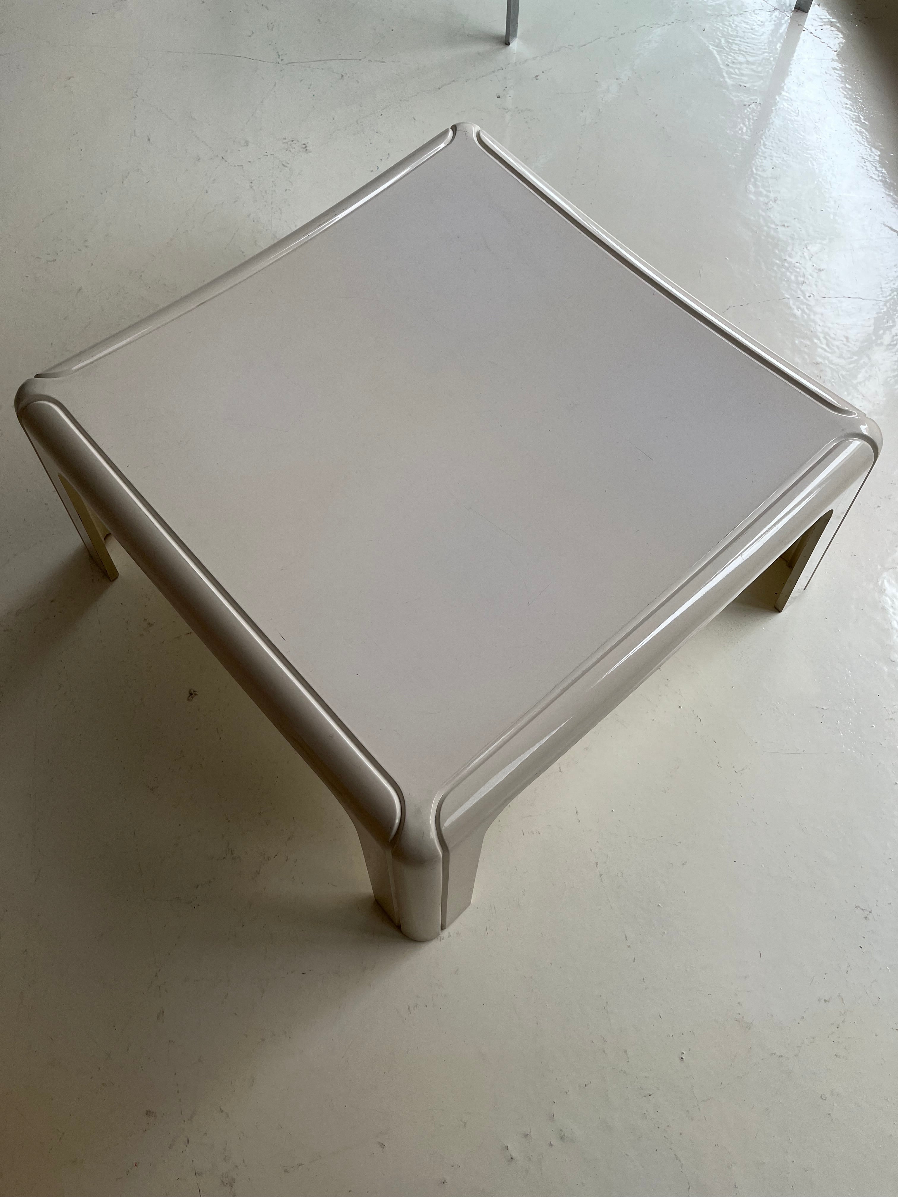 Model_4984_Square_Table_in_Moulded_White_Polyurethane_by_Gae_Aulenti_for_Kartell,_1970s
