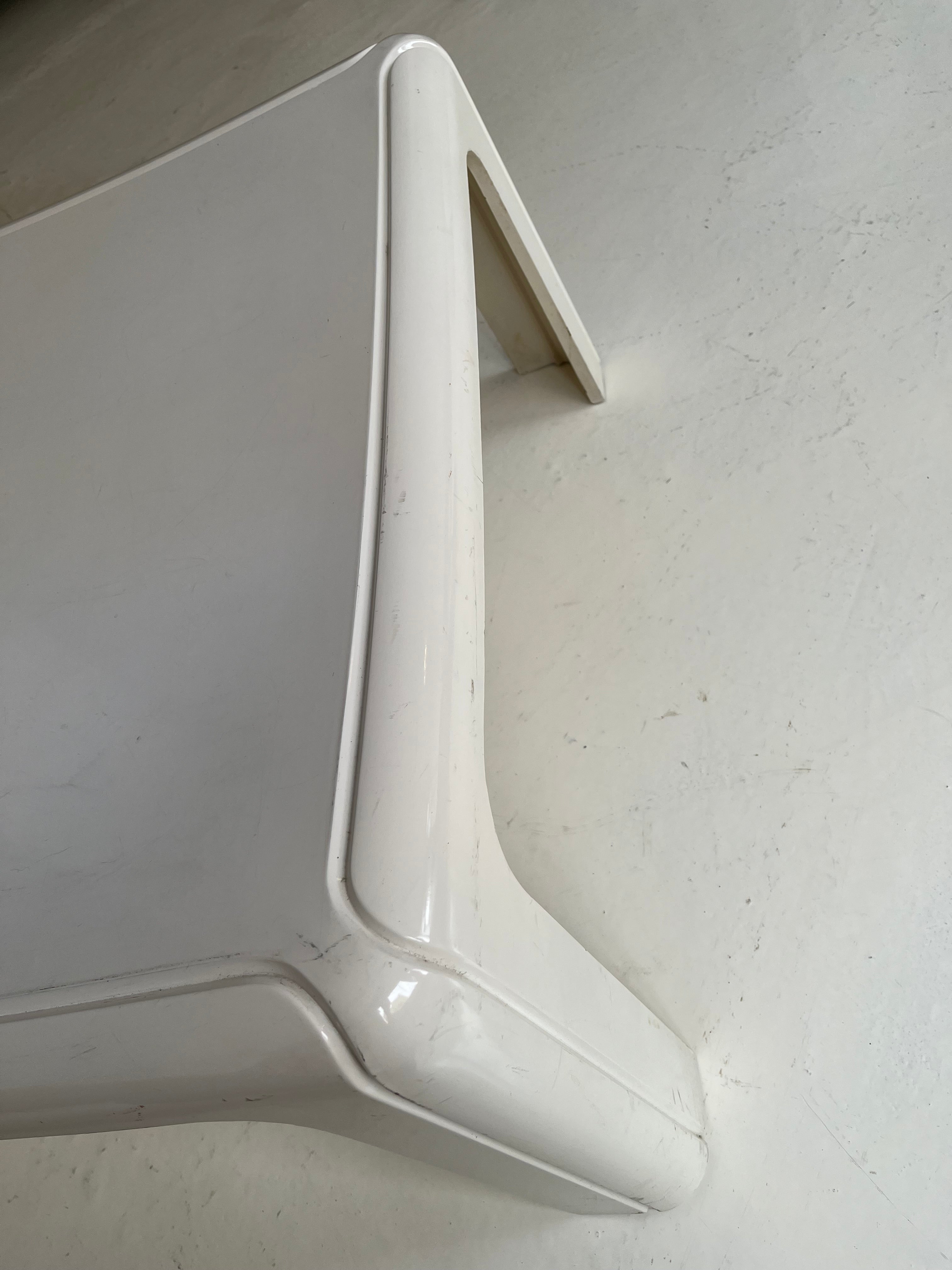 Model_4984_Square_Table_in_Moulded_White_Polyurethane_by_Gae_Aulenti_for_Kartell,_1970s