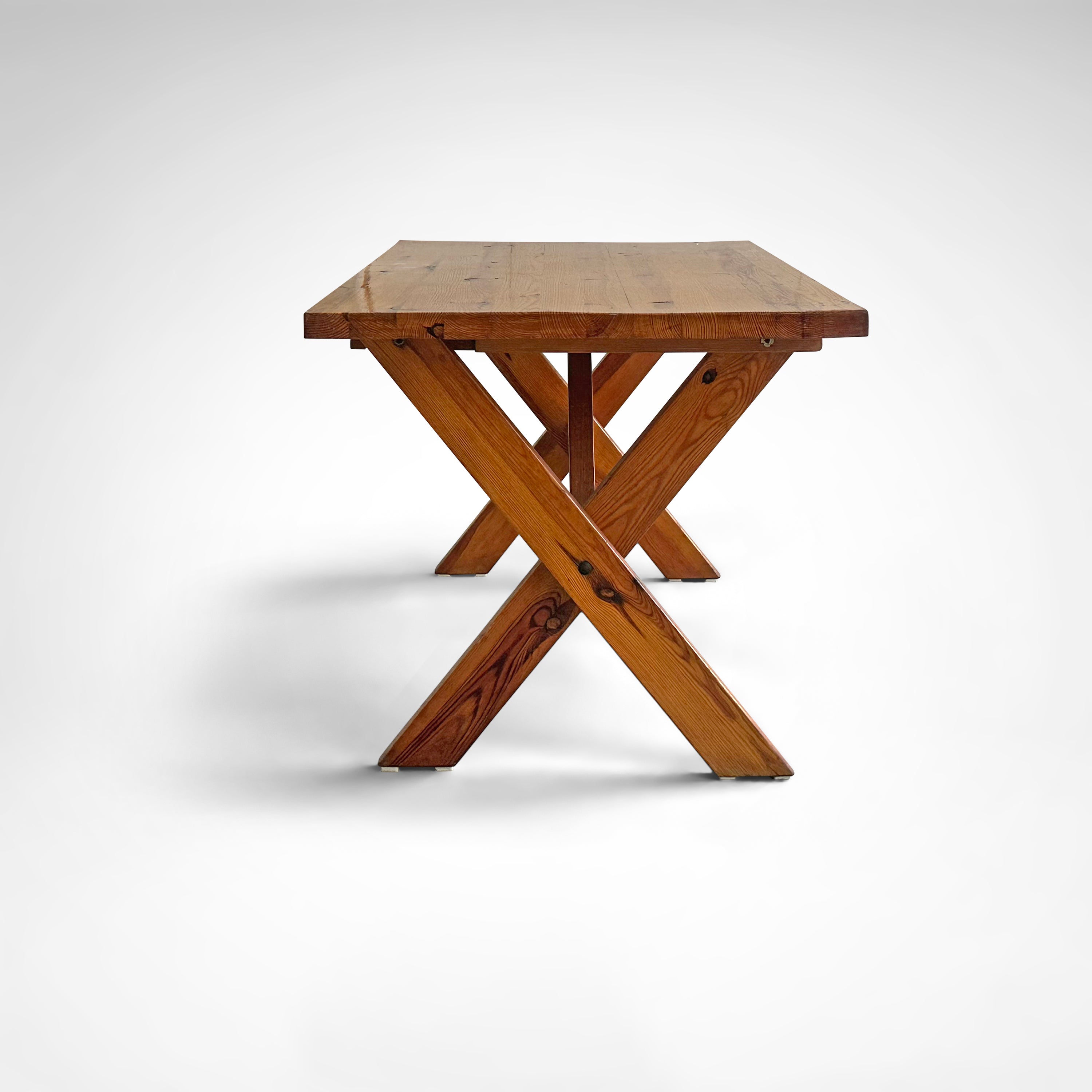 Modernist_X-leg_dining_table_by_Ate_van_Apeldoorn_for_Houtwerk_Hattem_1970s