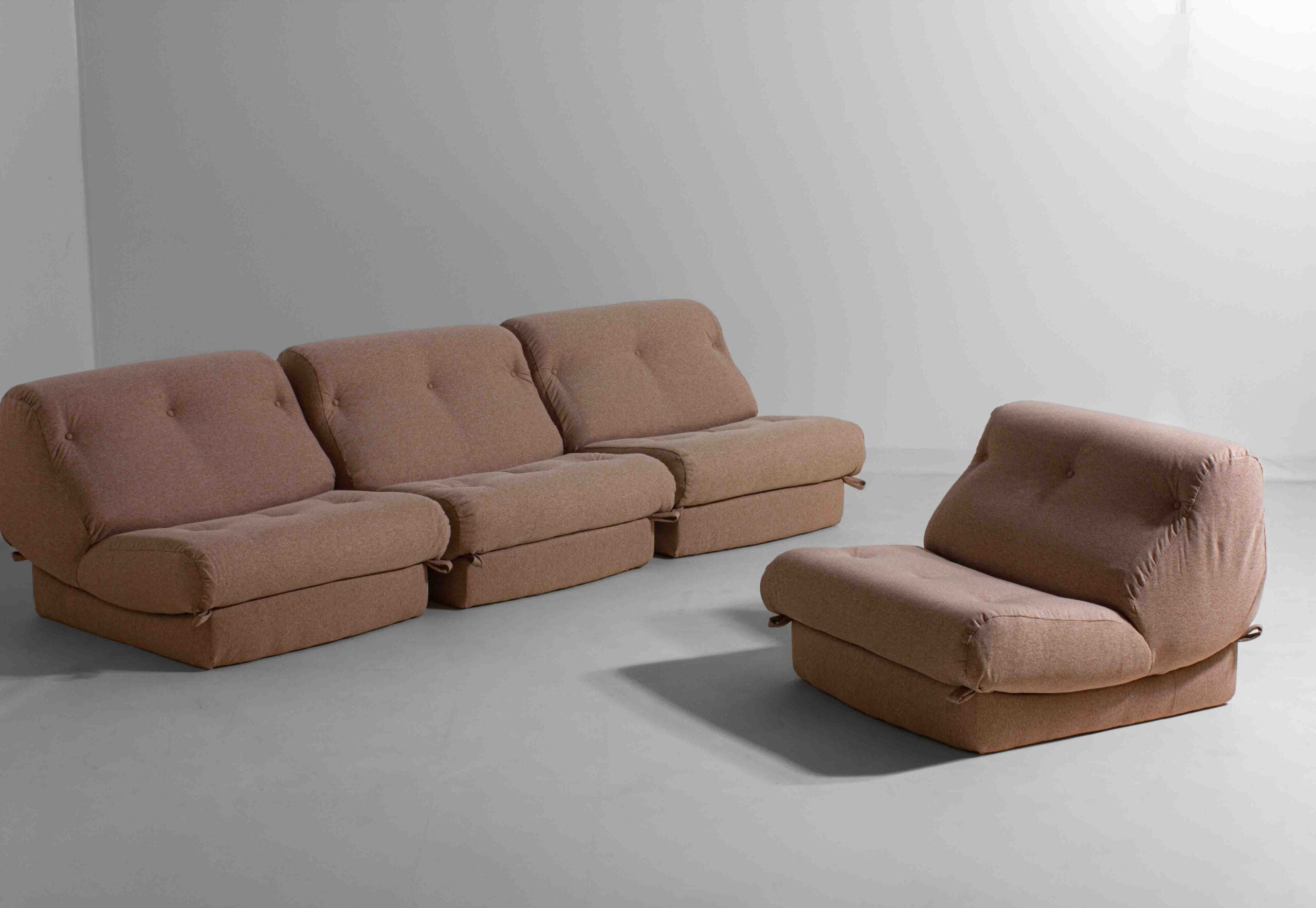 Set_of_5_Modular_pink_'nuvolone'_sofa