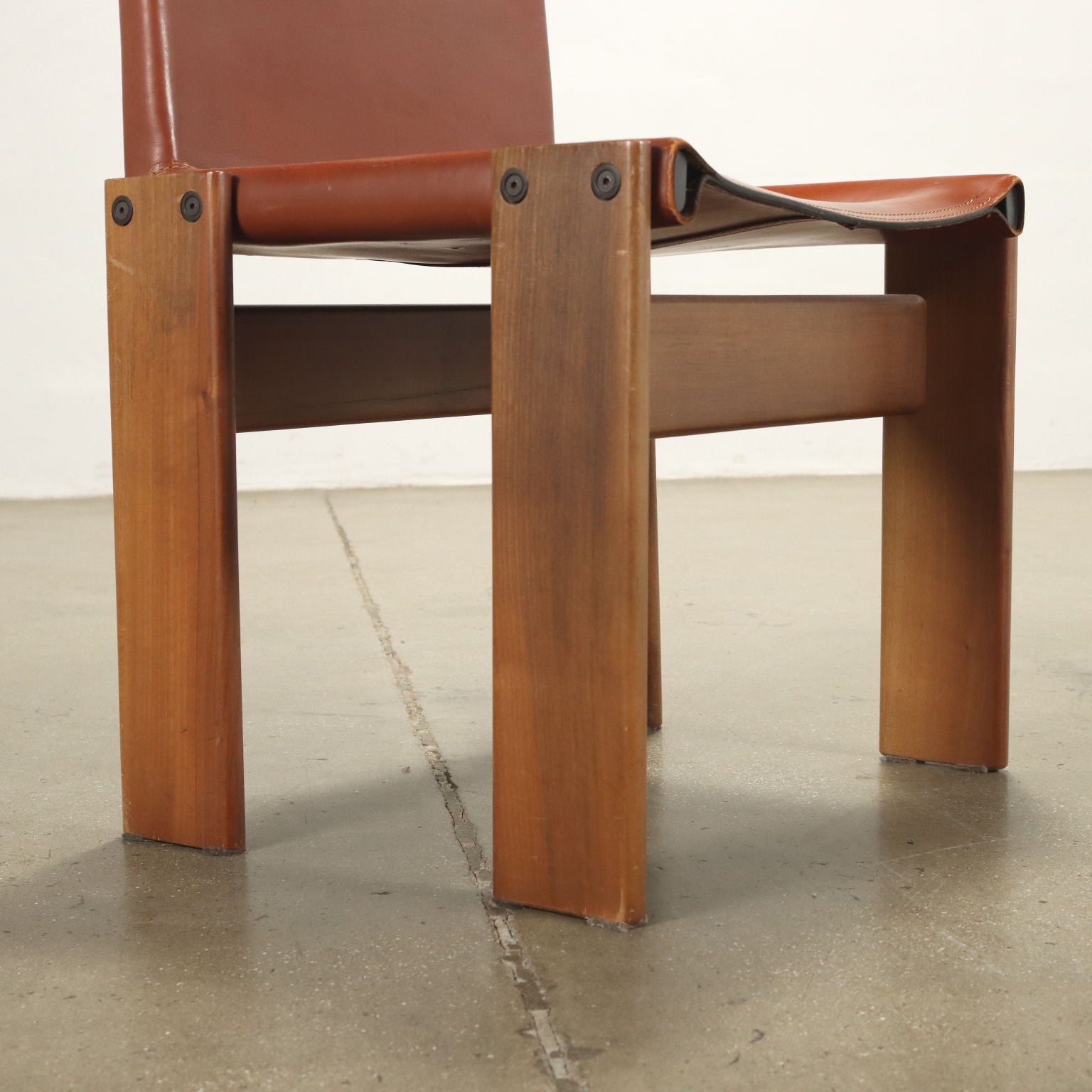 Molteni_Monk_Chairs_Vintage_Design_Afra_and_Tobia_Scarpa_1970s