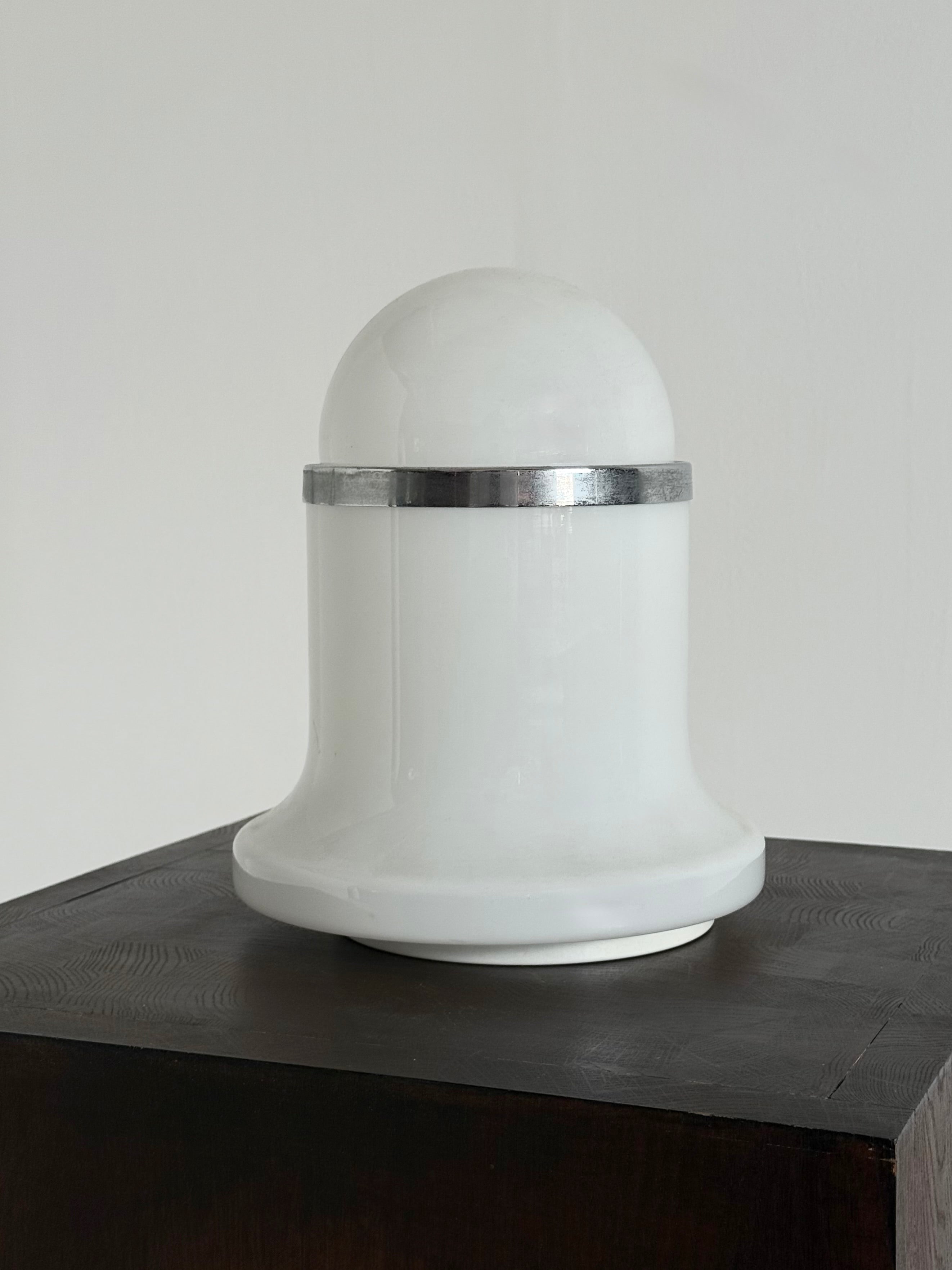 Murano_vintage_table_lamp_white_by_Architetti_by_De_Martini,_Falconi_&_Fois