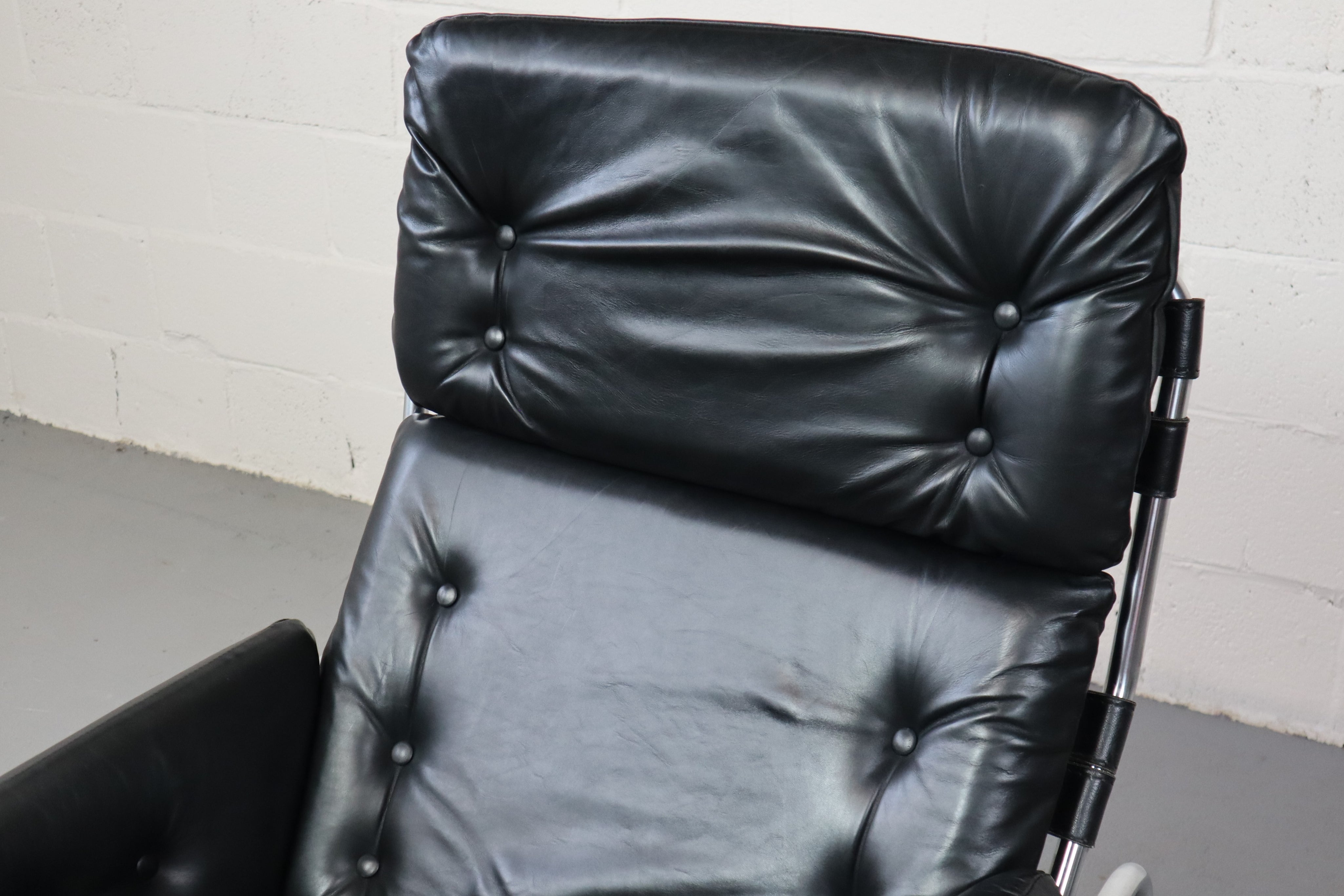 Nagoya_SZ09_black_lounge_chair_by_Martin_Visser_for_t_Spectrum_Netherlands