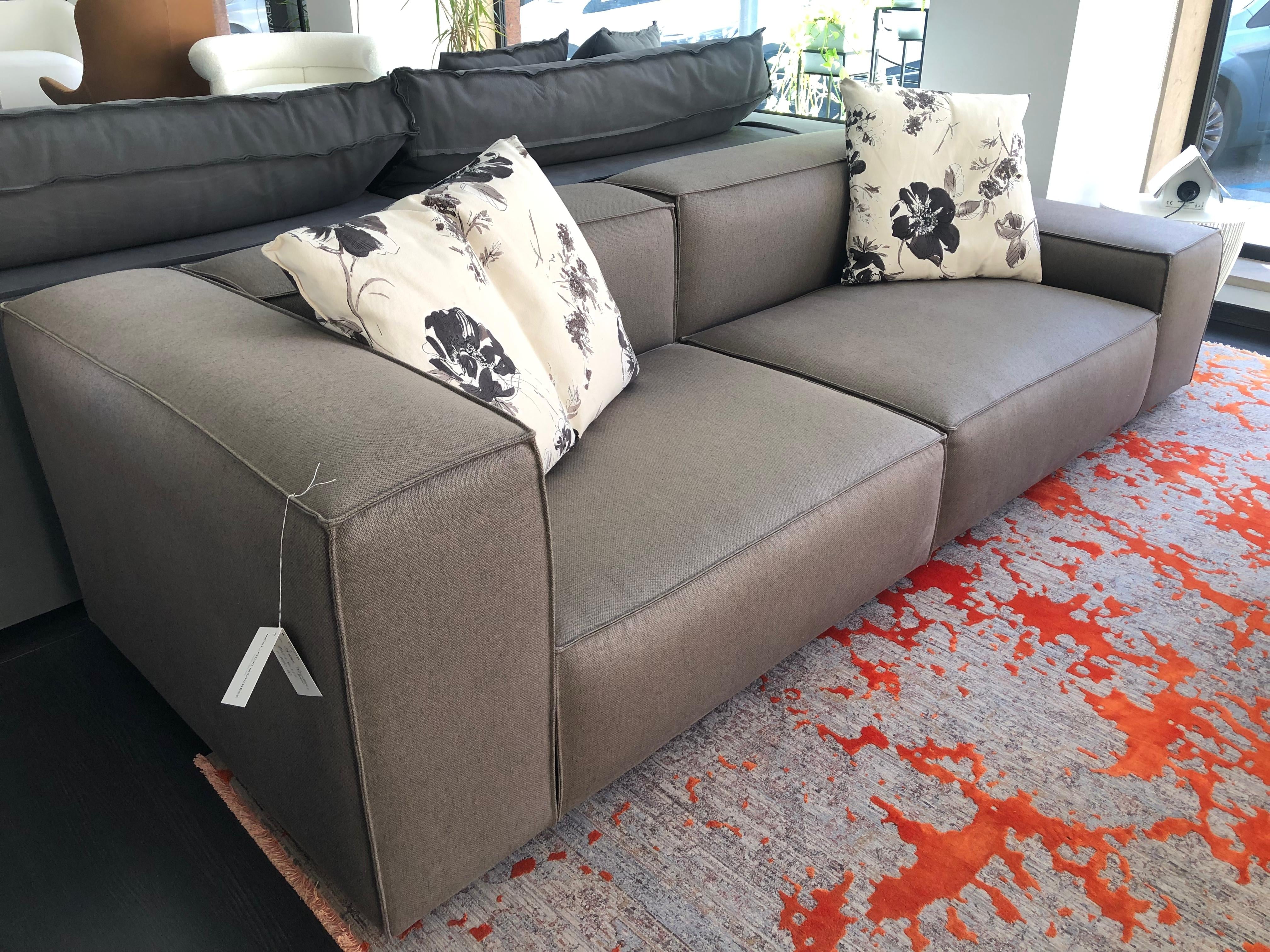 Neowall_Sofa_by_Living_Divani_Iconic_Italian_Design_Supreme_Comfort