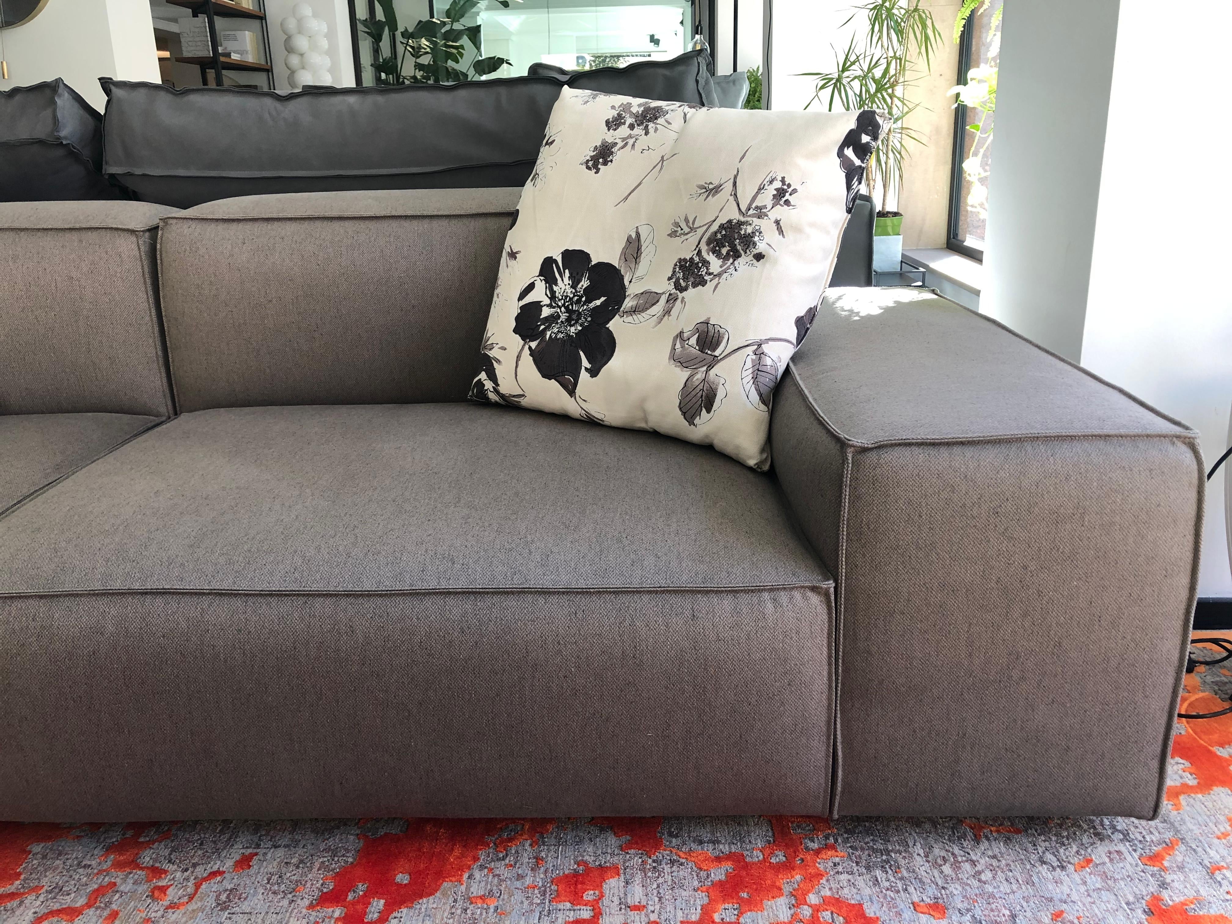Neowall_Sofa_by_Living_Divani_Iconic_Italian_Design_Supreme_Comfort