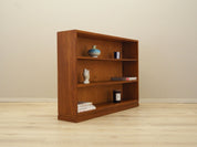 Oak_bookcase_Danish_design_1960s_production_Denmark