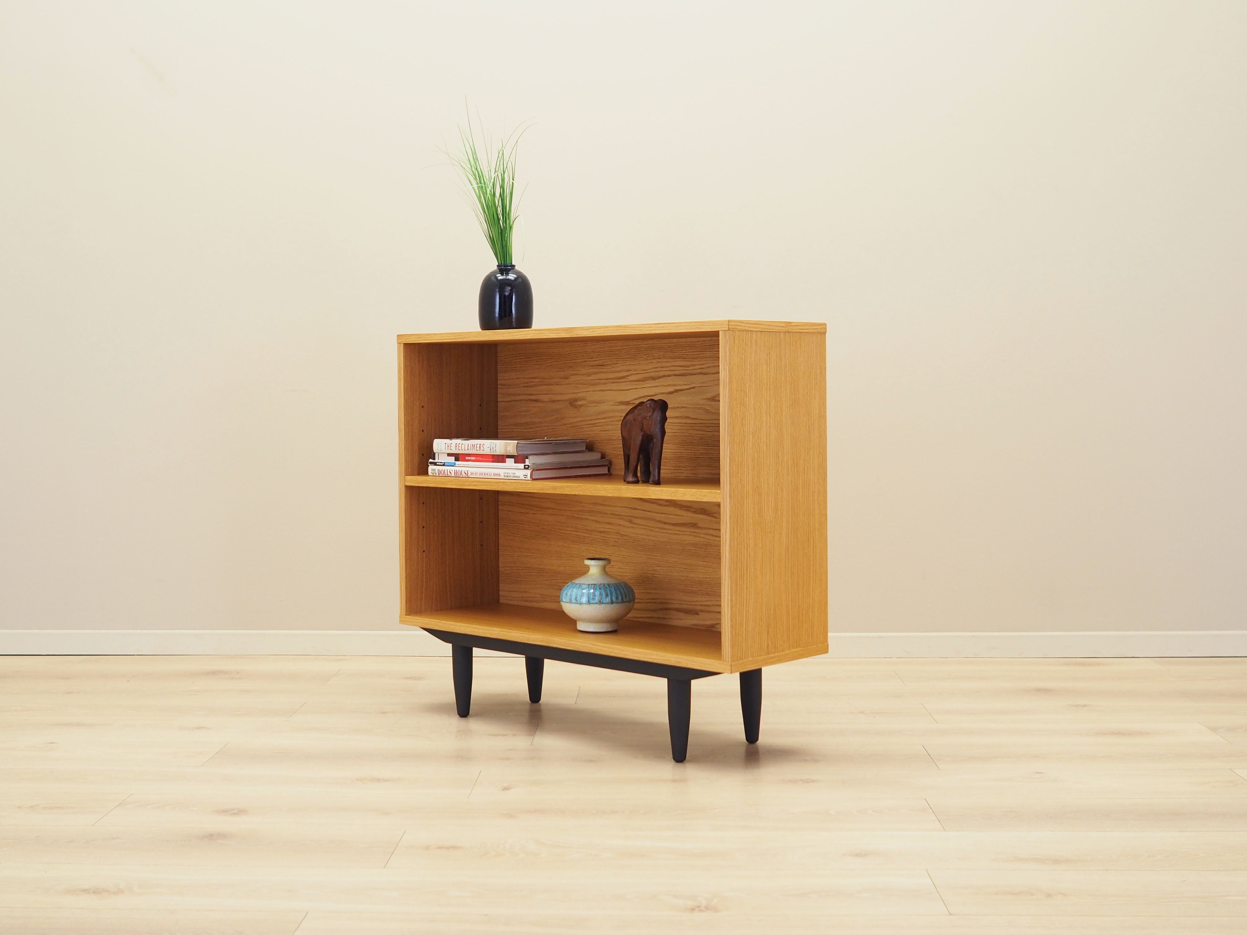Oak_bookcase_Danish_design_1990s_production_Denmark