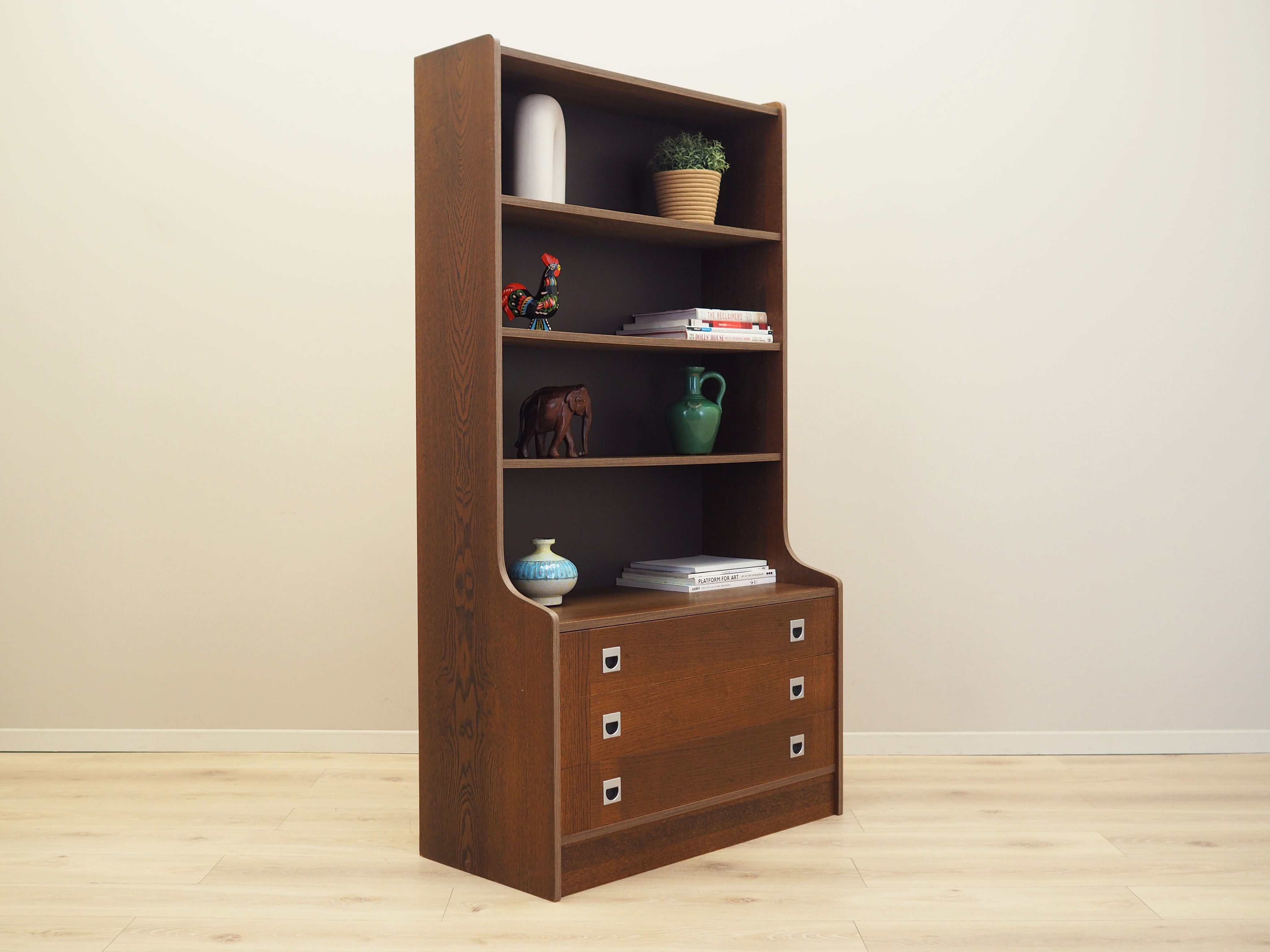 Oak_bookcase_Danish_design_from_1970s_production_Denmark