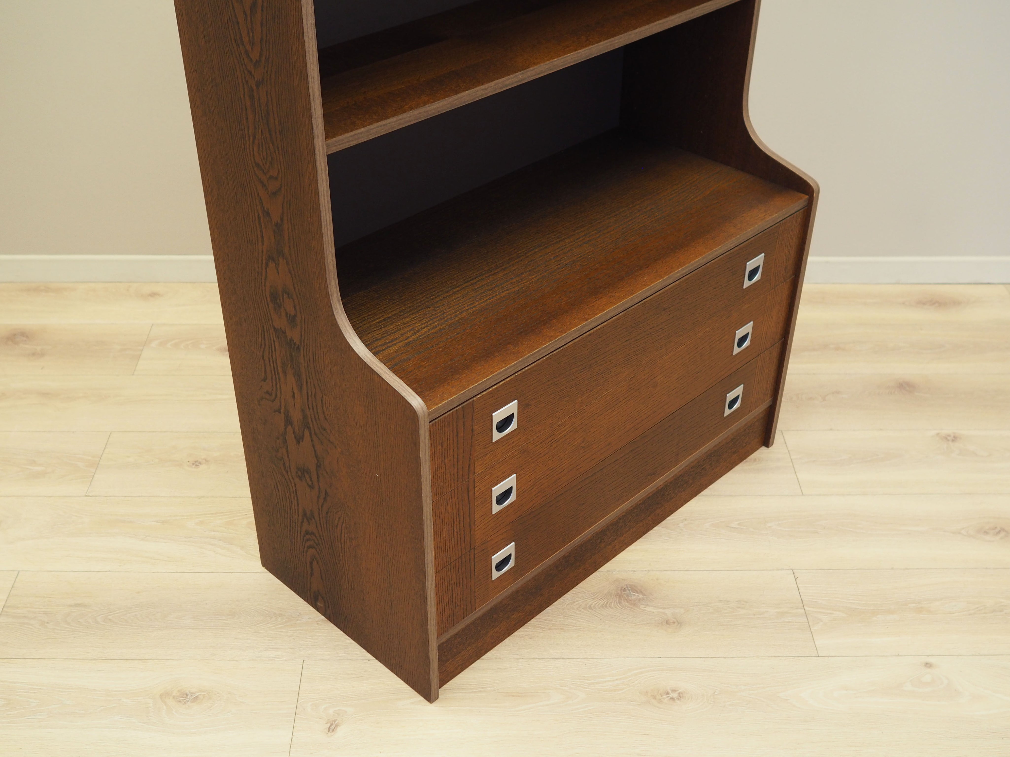 Oak_bookcase_Danish_design_from_1970s_production_Denmark