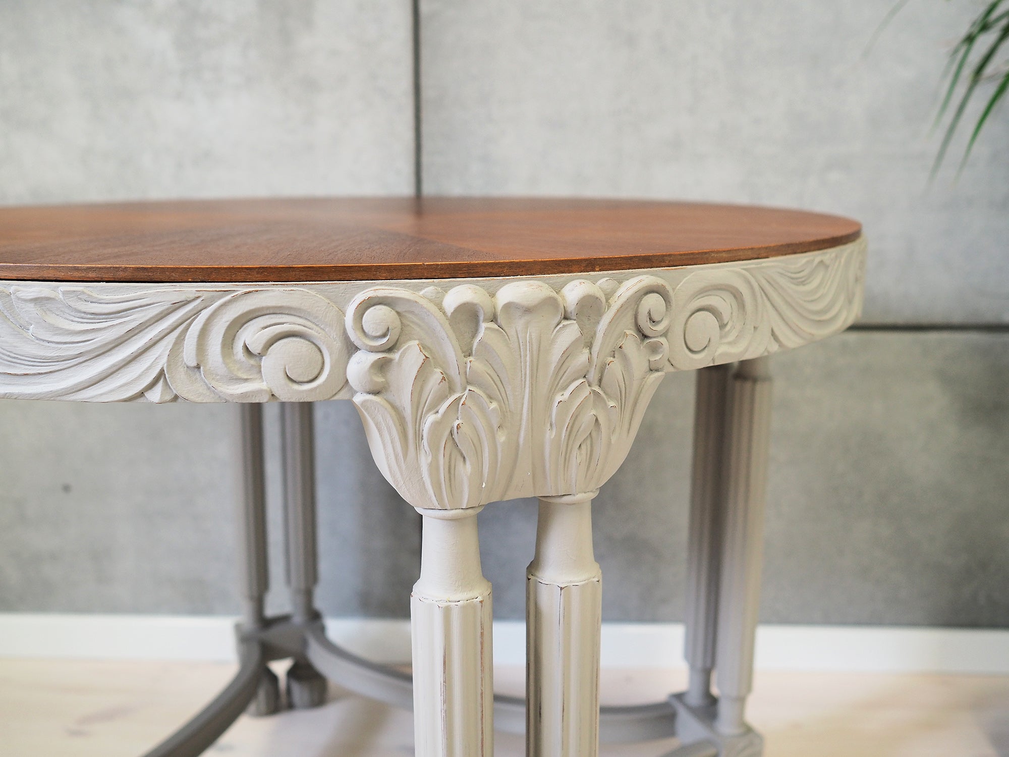 Oak_coffee_table_Danish_design_1940s_production_Denmark