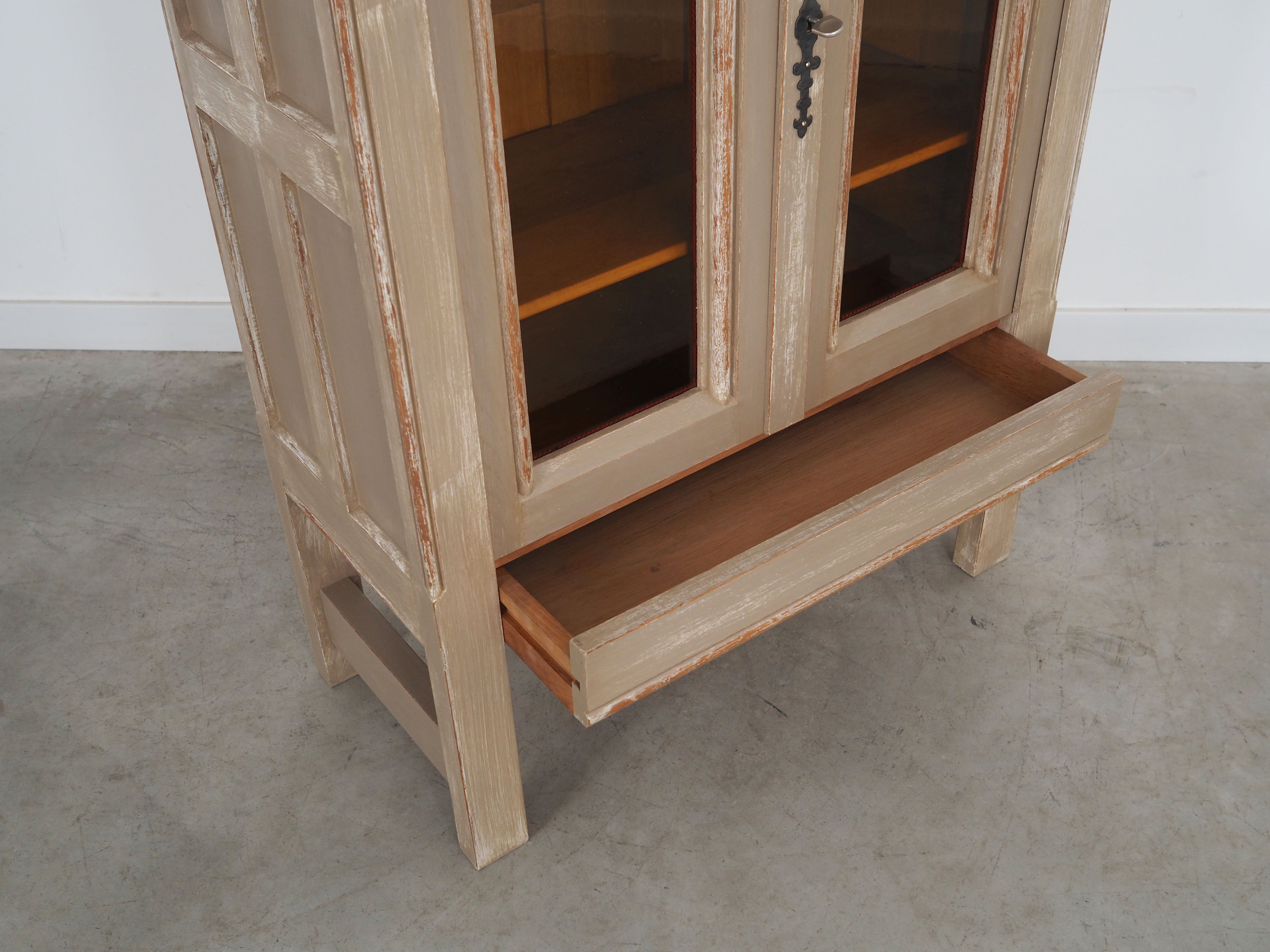 Oak_showcase_Danish_design_1960s_production_Denmark