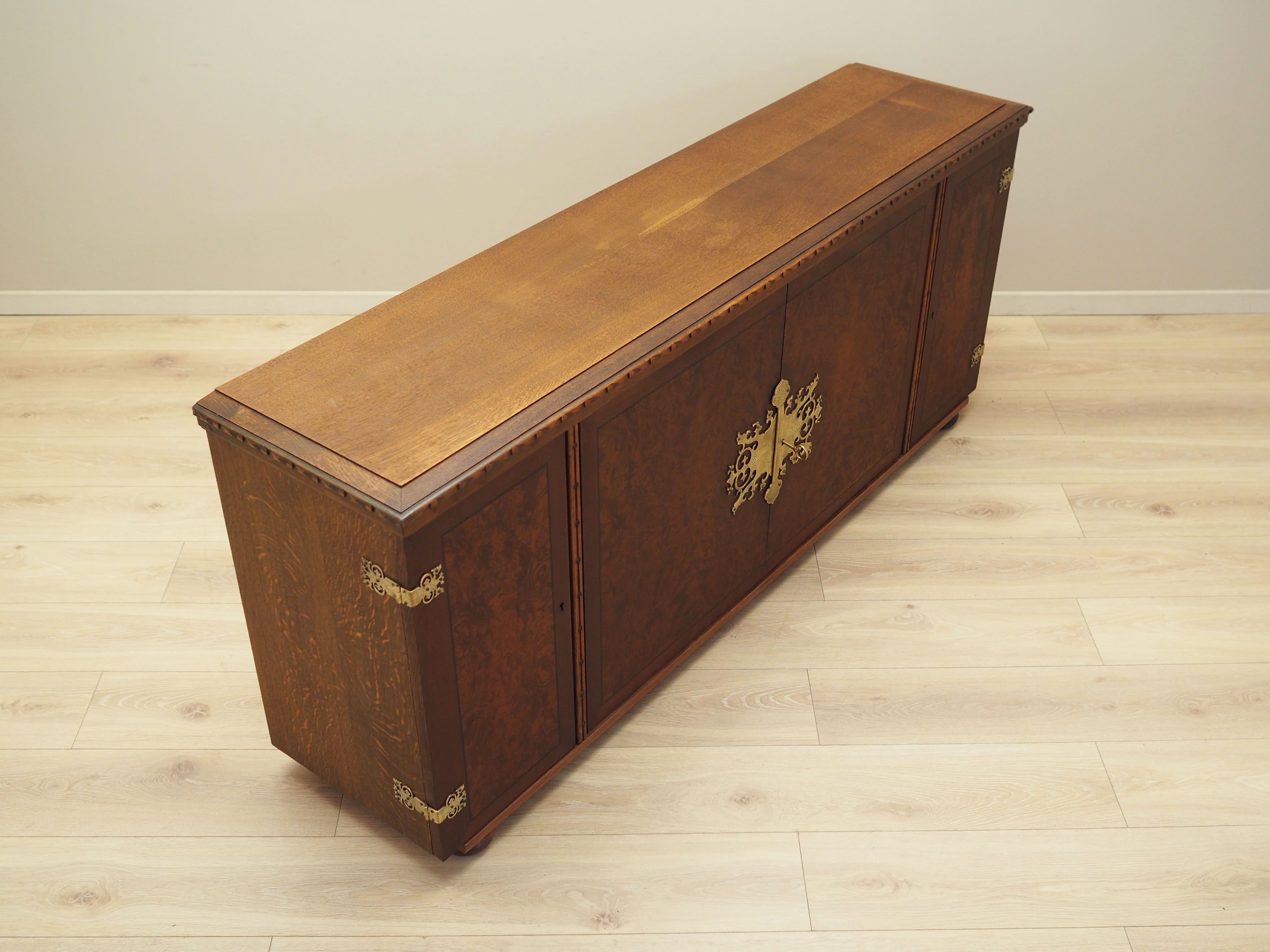 Oak_sideboard_Danish_design_1960s_production_Denmark