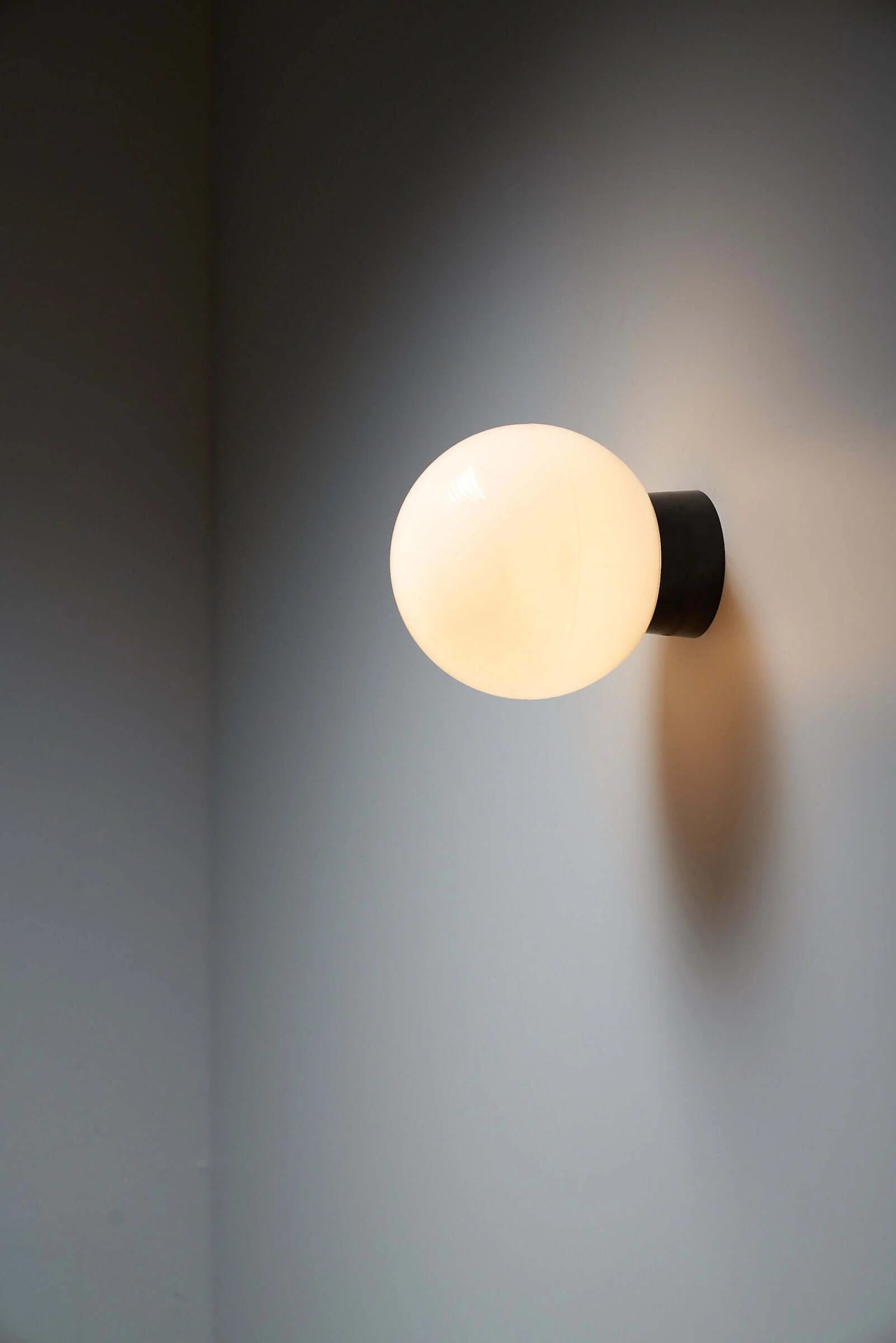 Opal_Sphere_Wall_or_ceiling_Lamp