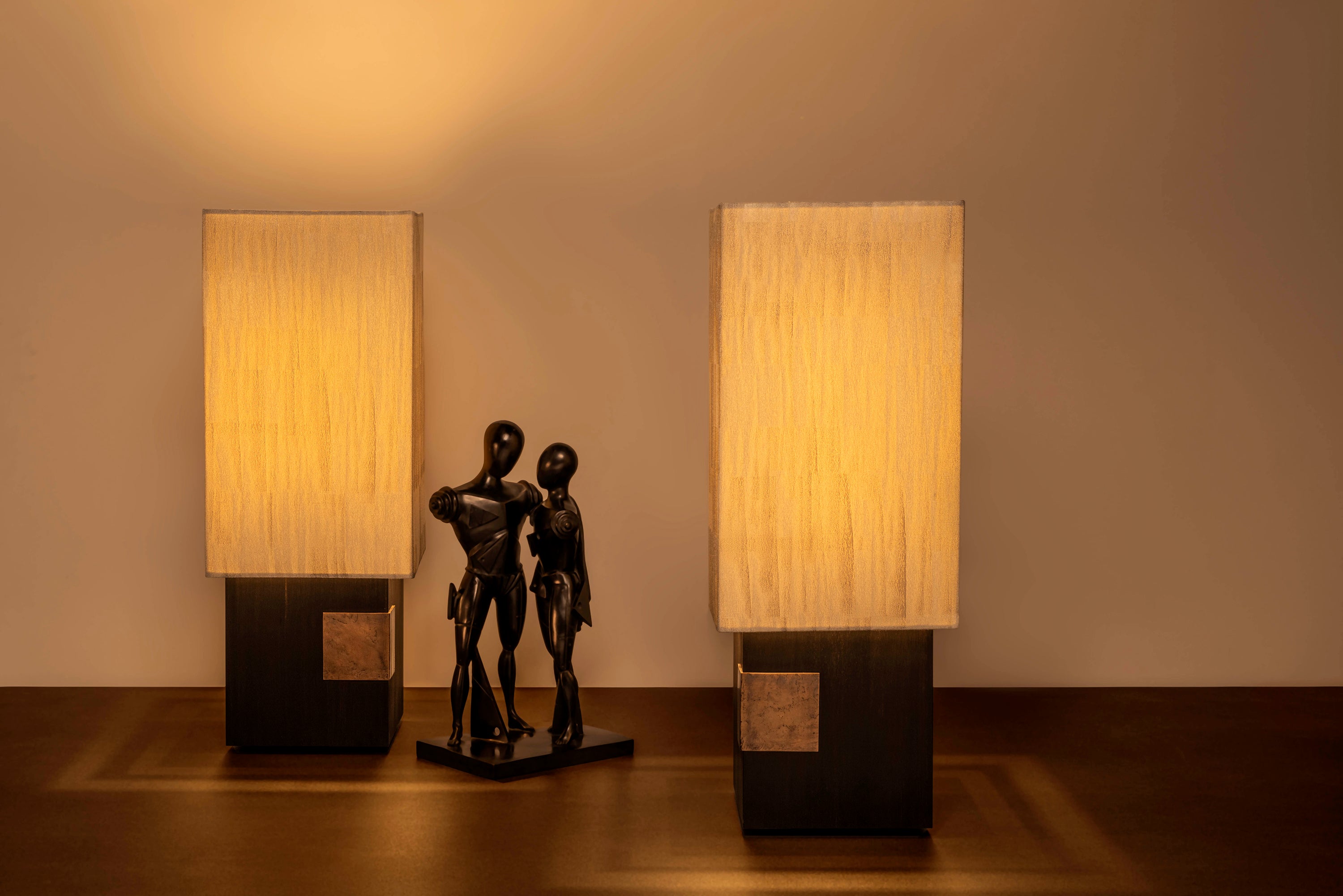 Orheè_Noir_Table_Lamp