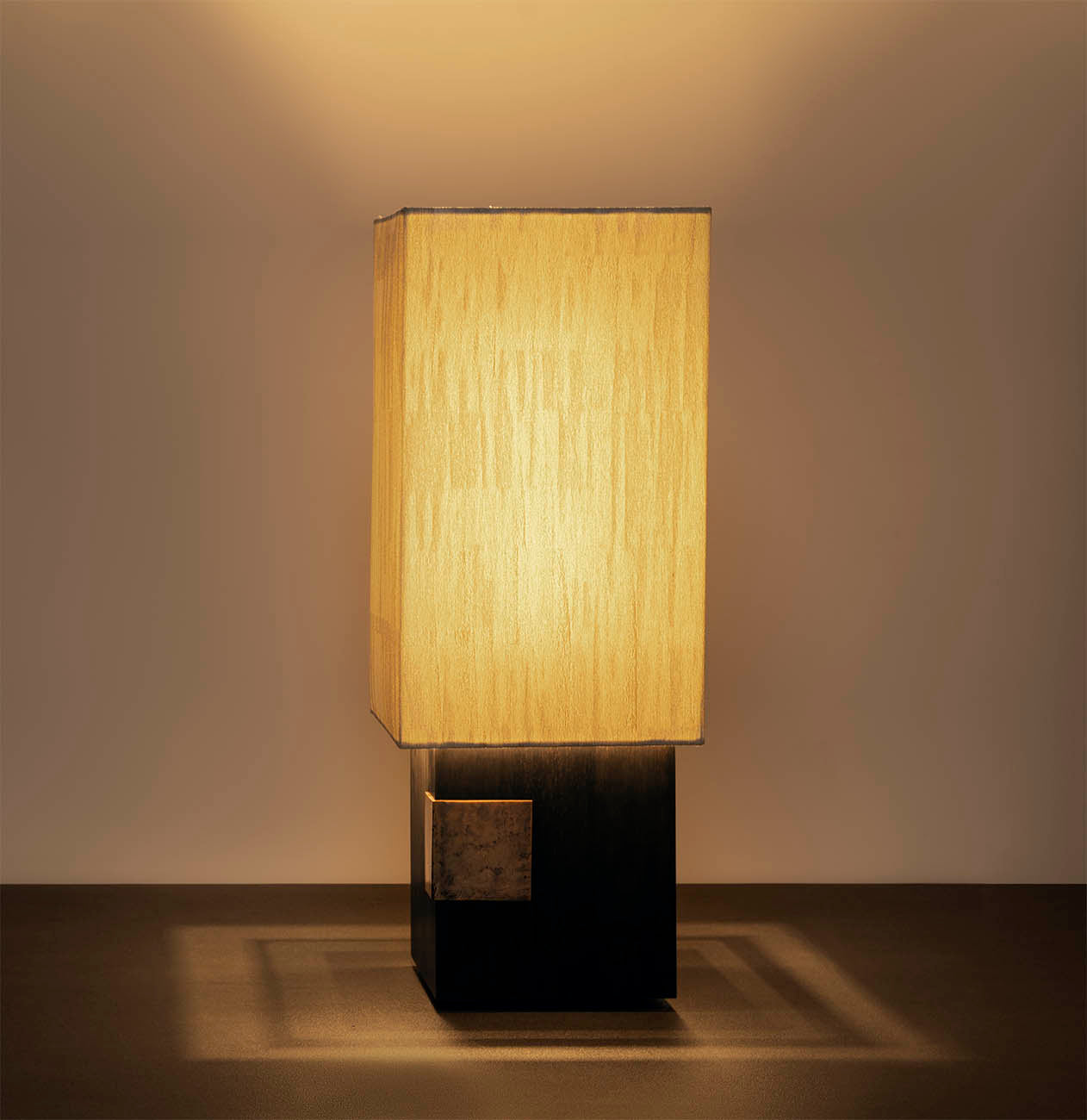 Orheè_Noir_Table_Lamp
