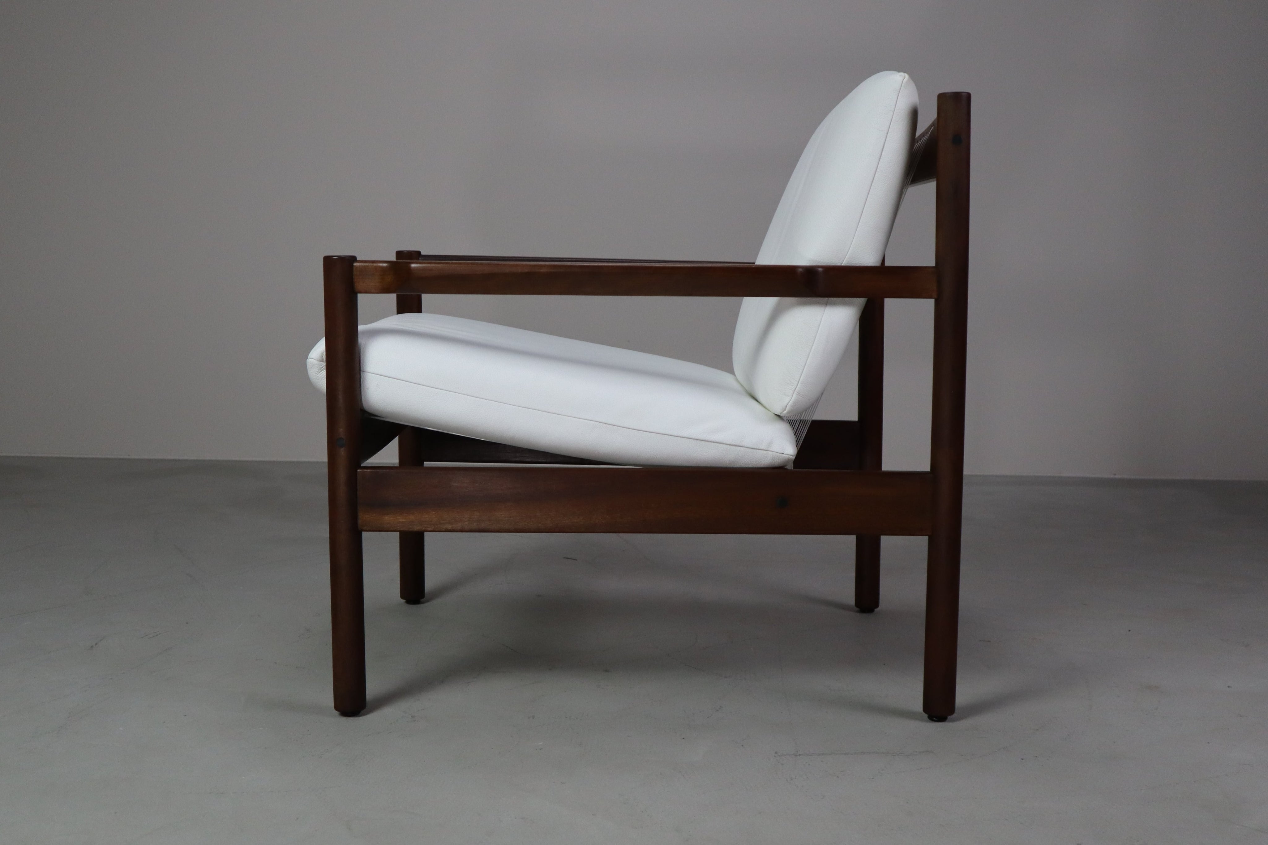 Ouro_Preto_armchair_by_Michel_Arnoult_for_Mobilia_Contempor_nea_Brazil_1958